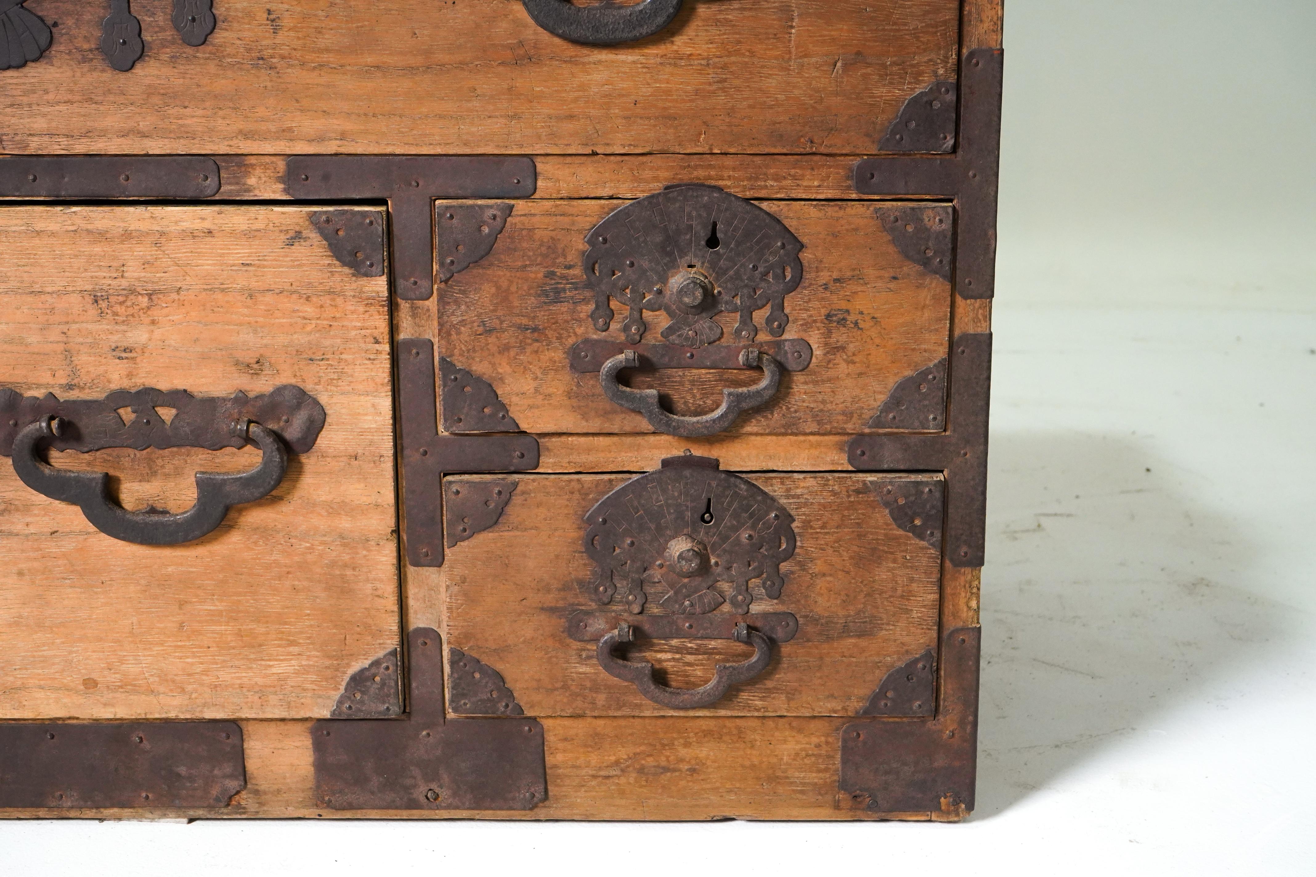 Rare coffre japonais ancien en 2 parties Tansu avec patine d'origine, vers 1850 en vente 2