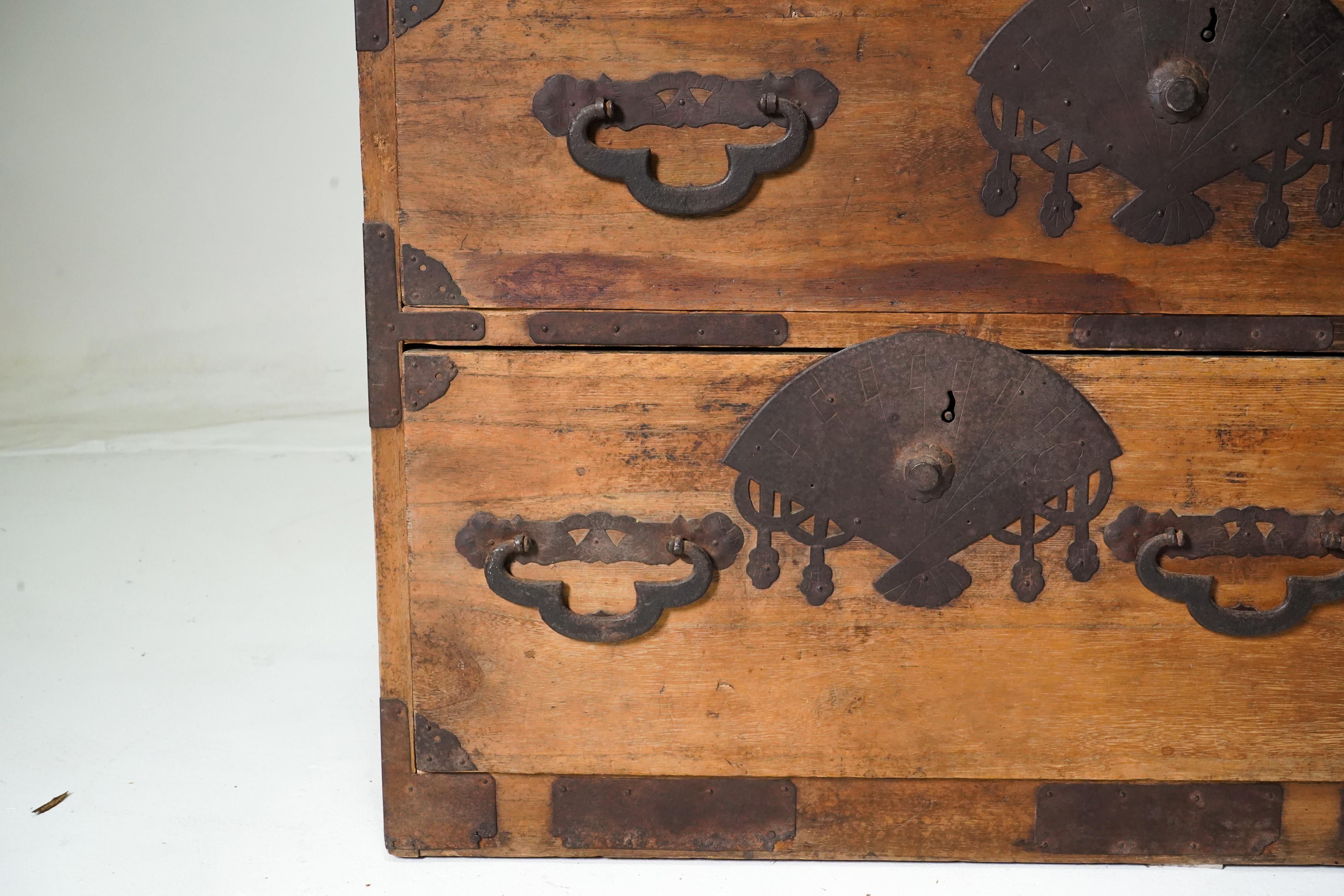 Rare coffre japonais ancien en 2 parties Tansu avec patine d'origine, vers 1850 en vente 3