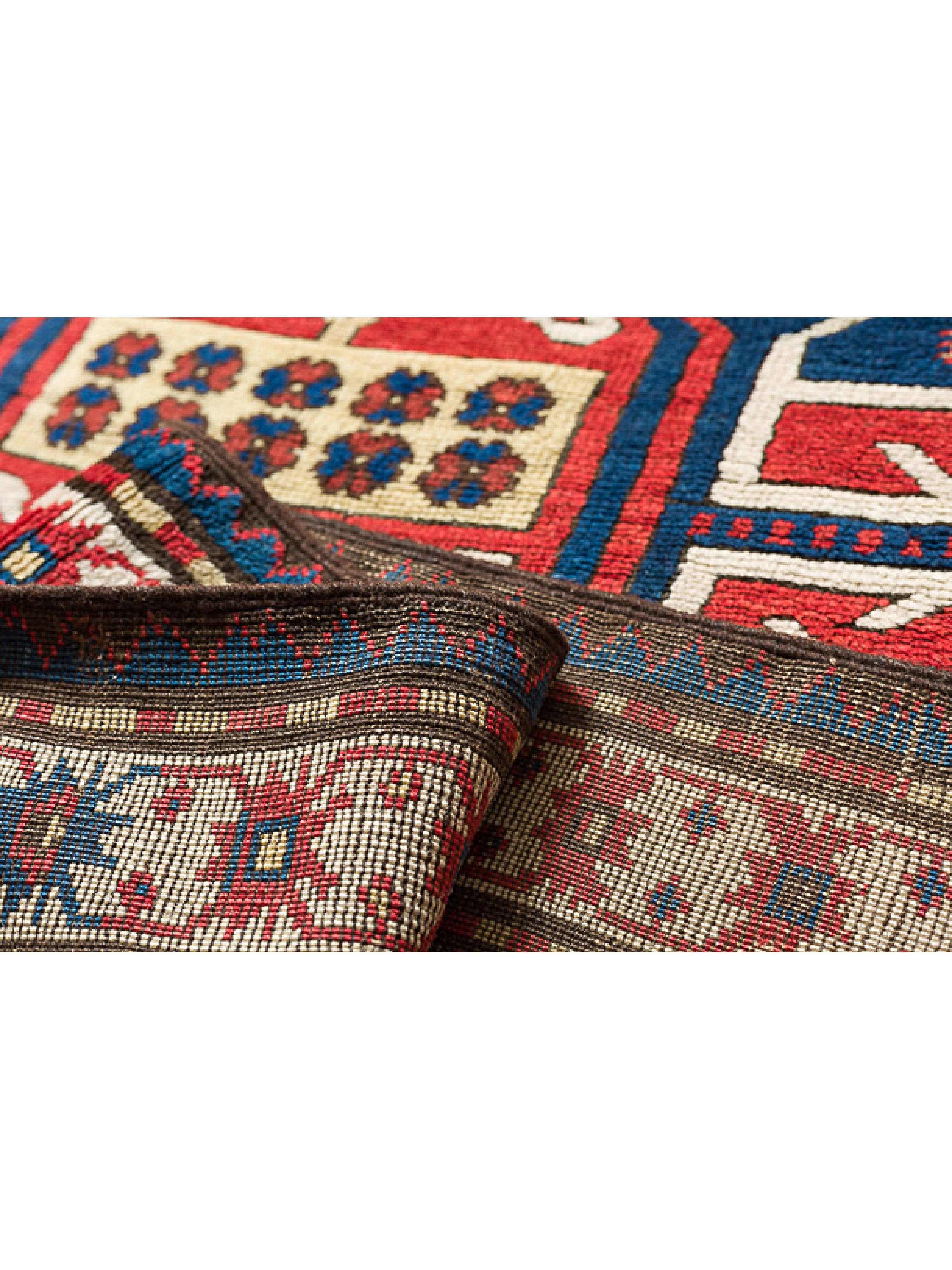 Antiker Karabagh-Teppich des 19. Jahrhunderts, Kaukasus-Kasak-Karabach-Teppich, natürlich gefärbt (Wolle) im Angebot