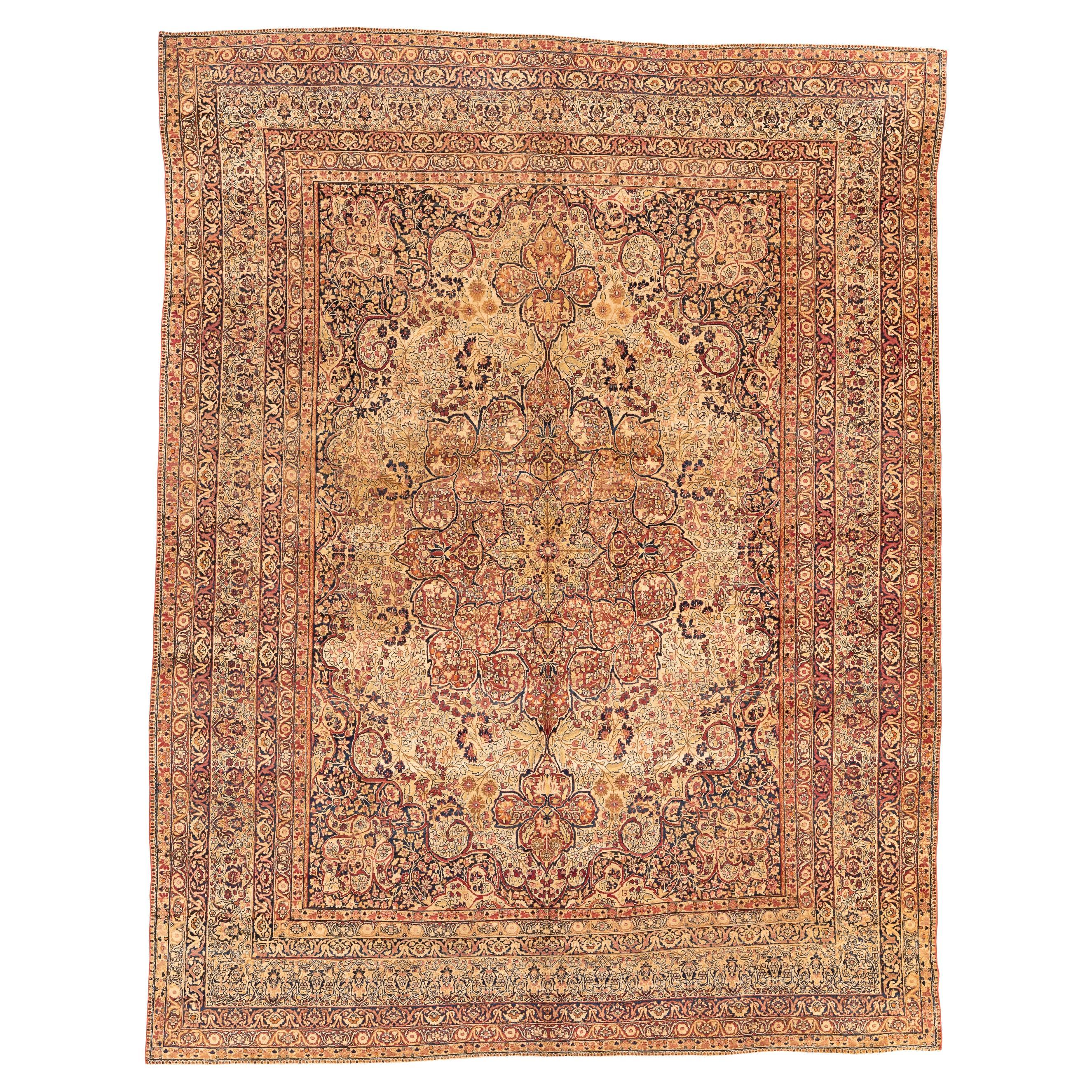 Sublime tapis Lavar de Kerman - Un voyage dans l'Elegance persane

Imaginez posséder un morceau d'histoire tissé avec l'art et l'habileté des maîtres tisserands persans. Ce sublime tapis Kerman Lavar, fabriqué il y a plus de 150 ans dans le sud de