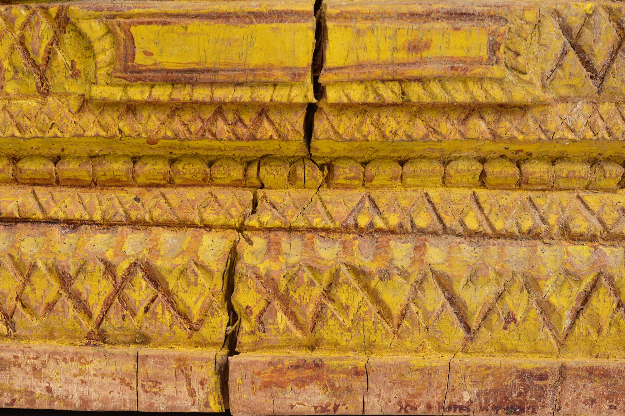 19. Jahrhundert, Antiker sitzender Buddha aus Khmer-Holz im Zustand „Gut“ im Angebot in Sampantawong, TH