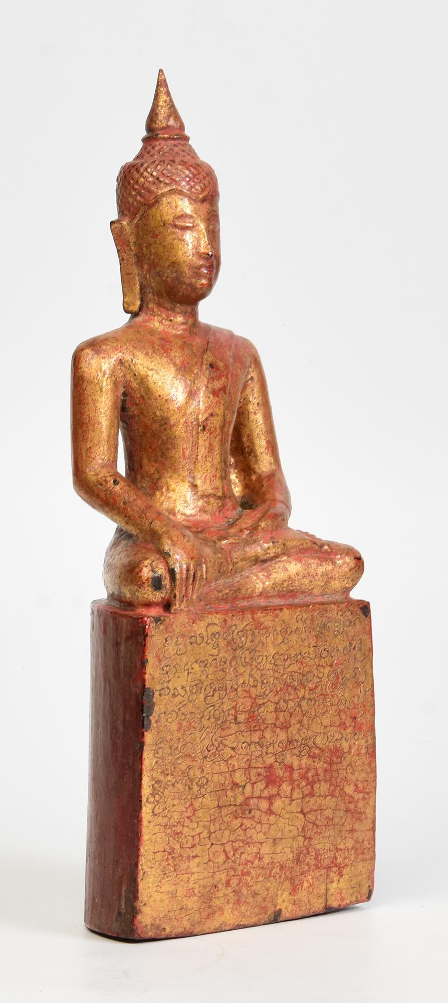 Antiker thailändischer sitzender Lanna-Holz-Buddha aus dem 19. Jahrhundert im Angebot 6