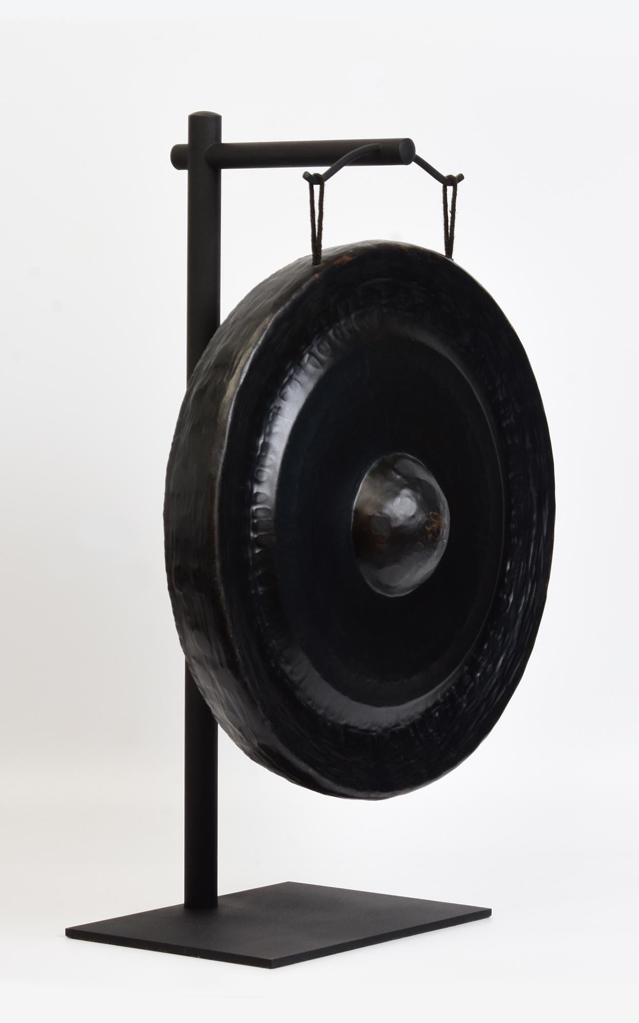 Gong antico in bronzo del Laos del XIX secolo con supporto in vendita 7