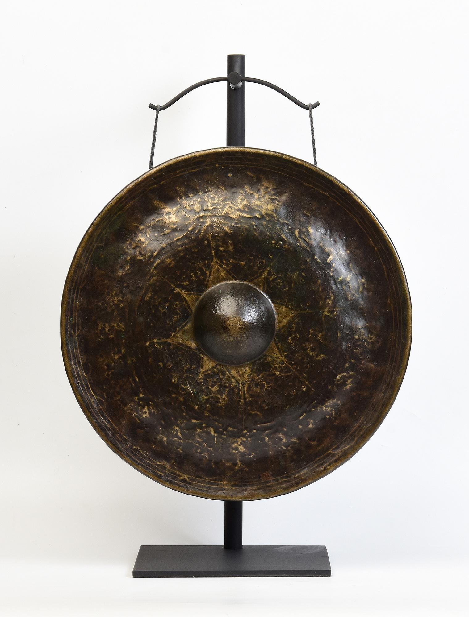 19e siècle, Laos antique Gong en bronze avec support 7