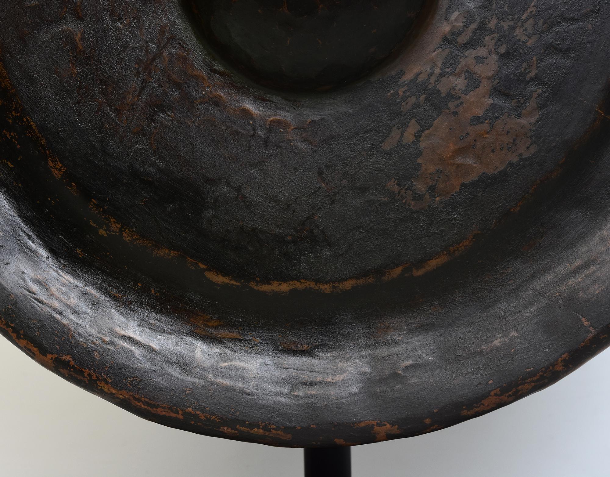 Antiker Laos Bronze-Kleiderständer mit Ständer aus dem 19. Jahrhundert (Metallarbeit) im Angebot