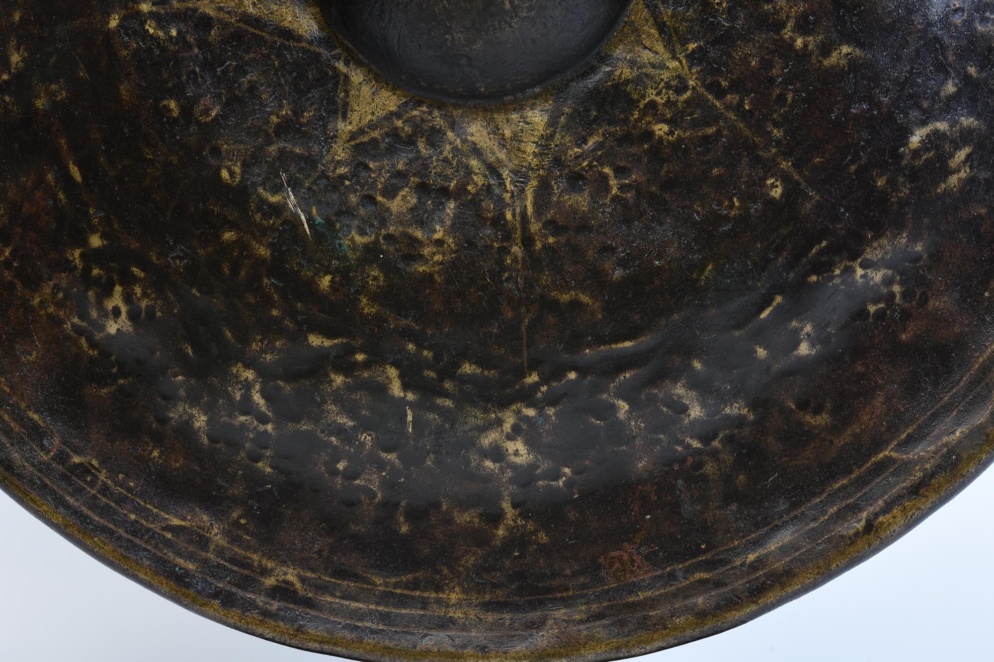 19e siècle, Laos antique Gong en bronze avec support Bon état à Sampantawong, TH