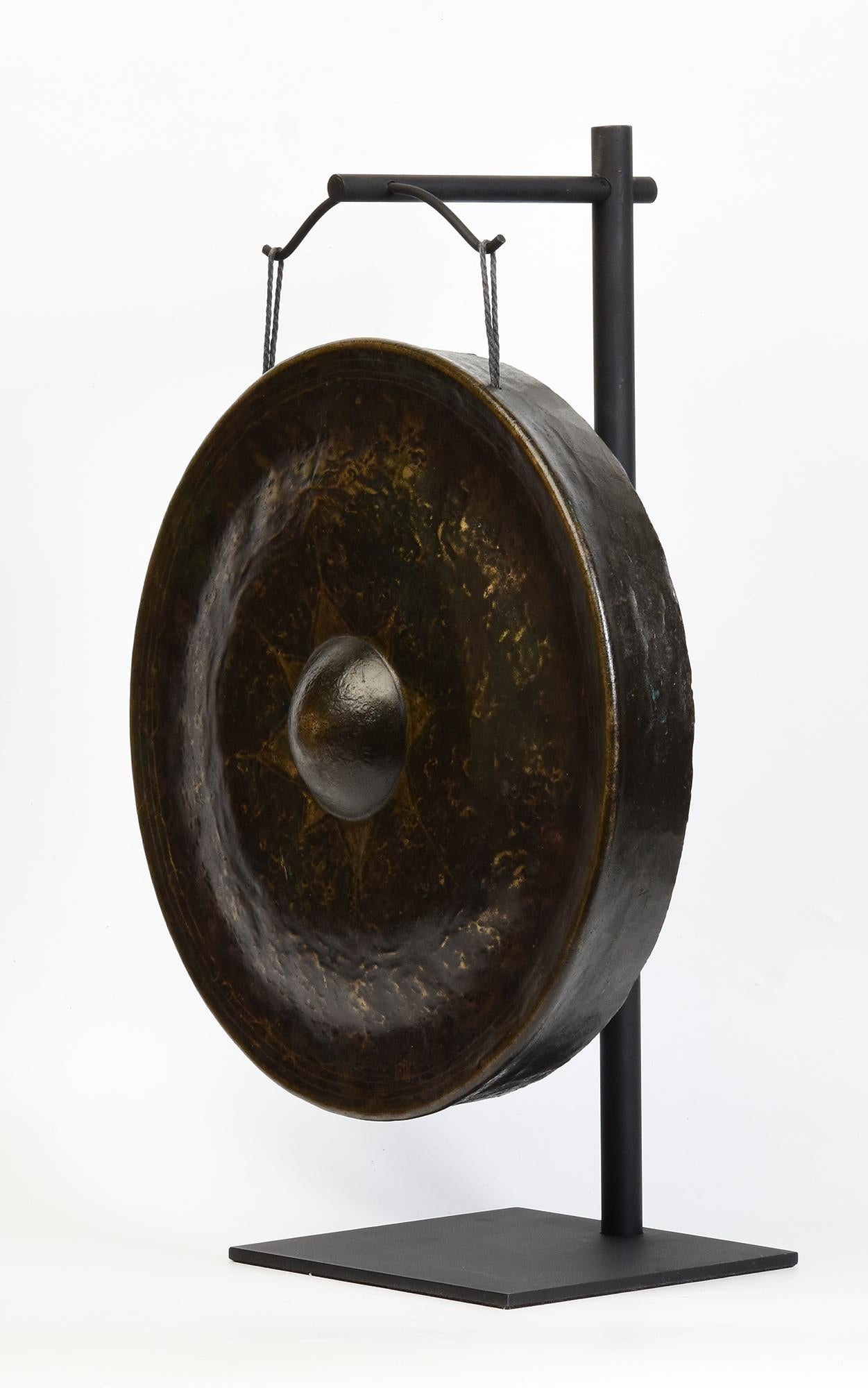 19e siècle, Laos antique Gong en bronze avec support 1