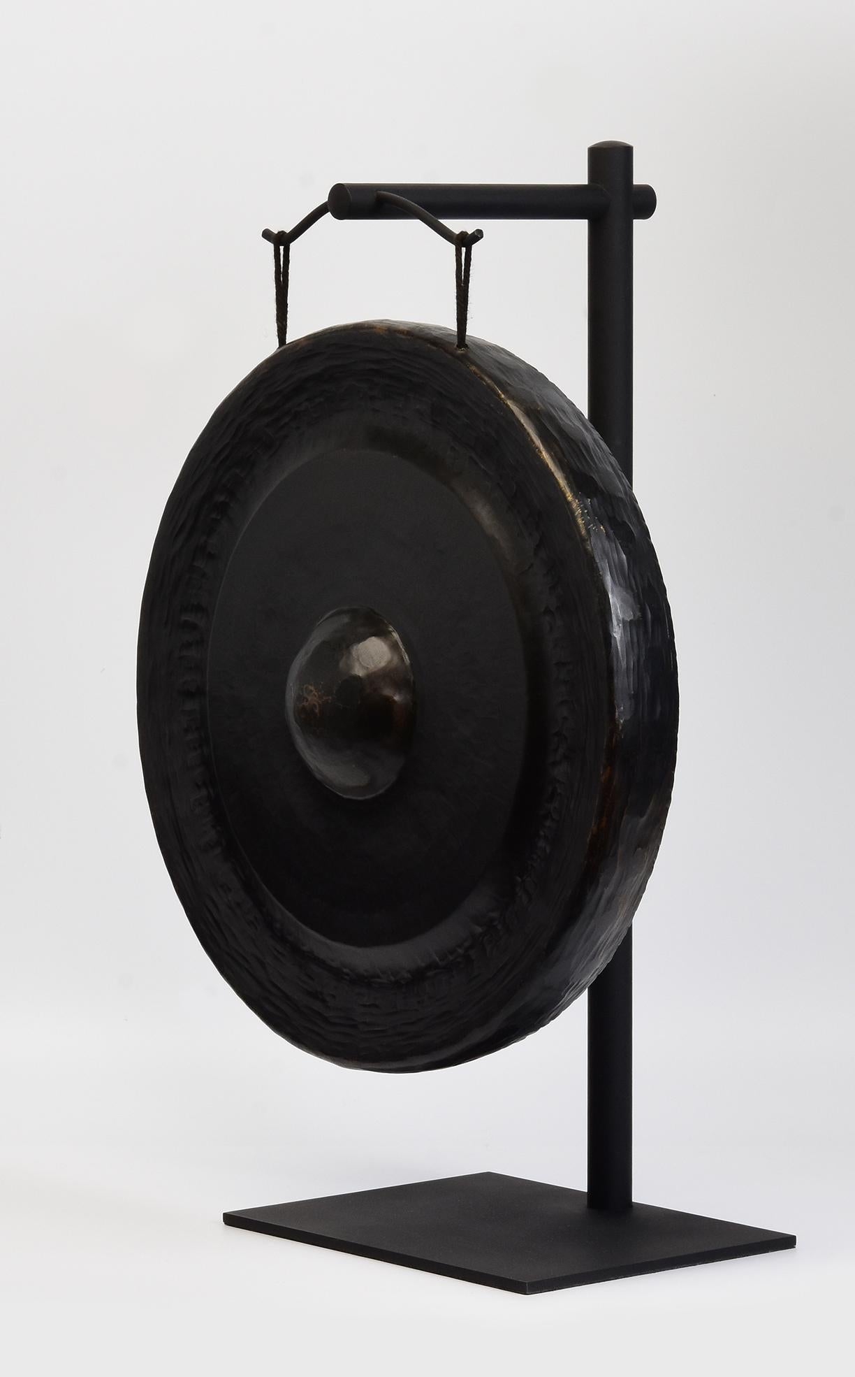 Gong antico in bronzo del Laos del XIX secolo con supporto in vendita 2