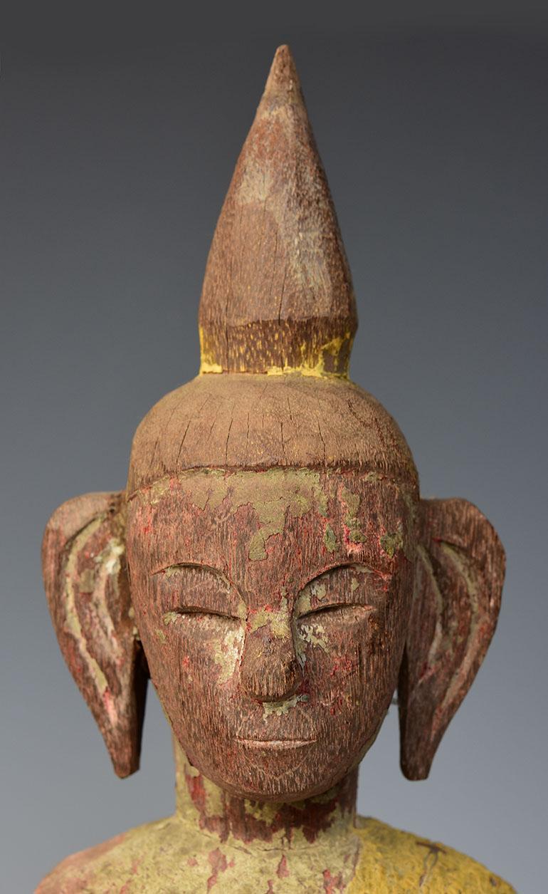 Antiker sitzender Laos-Holz-Buddha aus dem 19. Jahrhundert (Laotisch) im Angebot