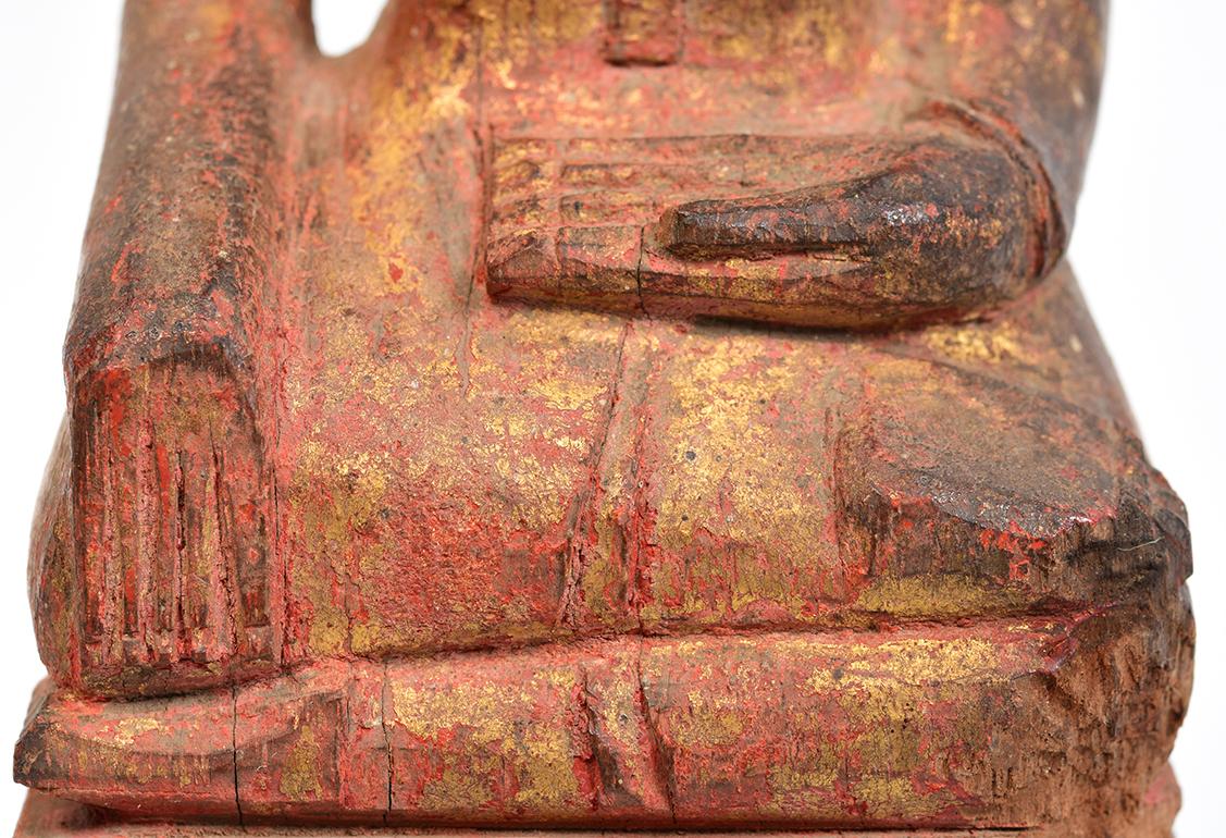 Antiker sitzender Laos-Holz-Buddha aus dem 19. Jahrhundert (Handgeschnitzt) im Angebot