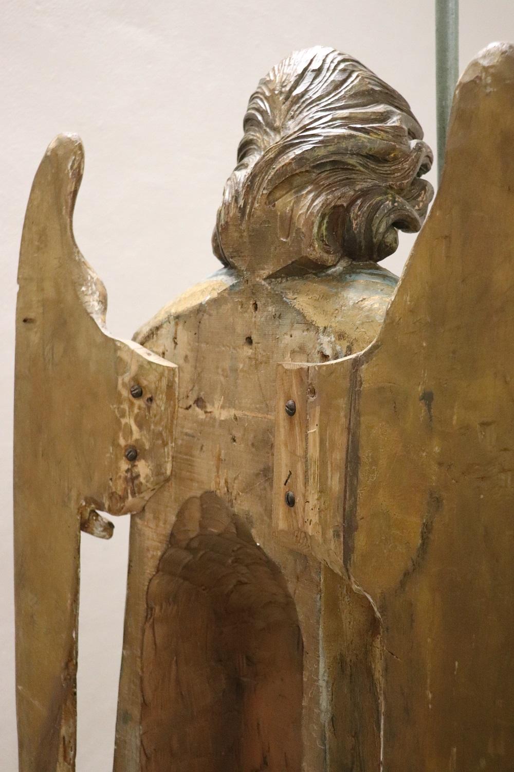 Grande sculpture d'ange ancienne du 19ème siècle en bois sculpté à la main en vente 8