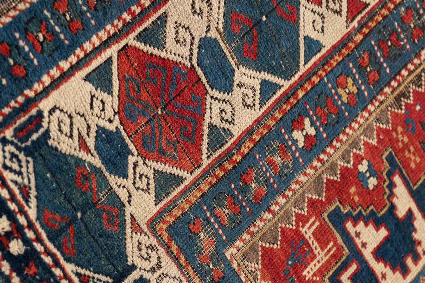Antiker kaukasischer Lesghi-Teppich aus dem 19. Jahrhundert (Handgeknüpft) im Angebot