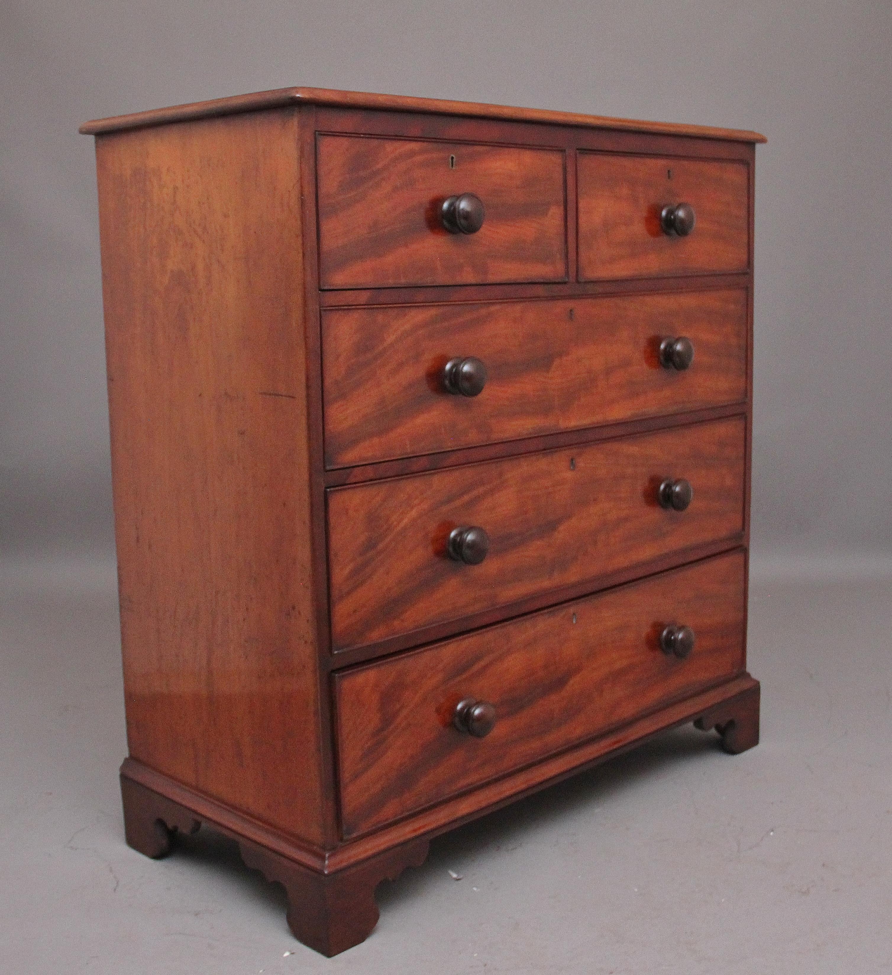 19th Century mahogany chest of drawers, having a nice figured top with a moulded edge above a selection of two over three mahogany lined graduated drawers with the original turned wooden knob handles, standing on bracket feet. Circa 1860.