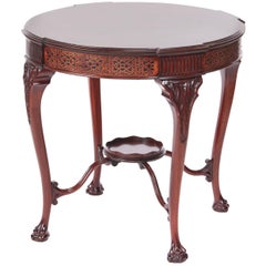 Table centrale en acajou ancien du 19ème siècle de style « néo-Chippendale »