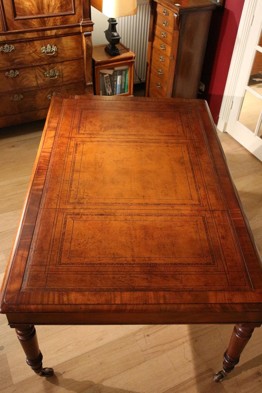 19th Century Antique Mahogany Writing Table In Good Condition In Eindhoven, NL