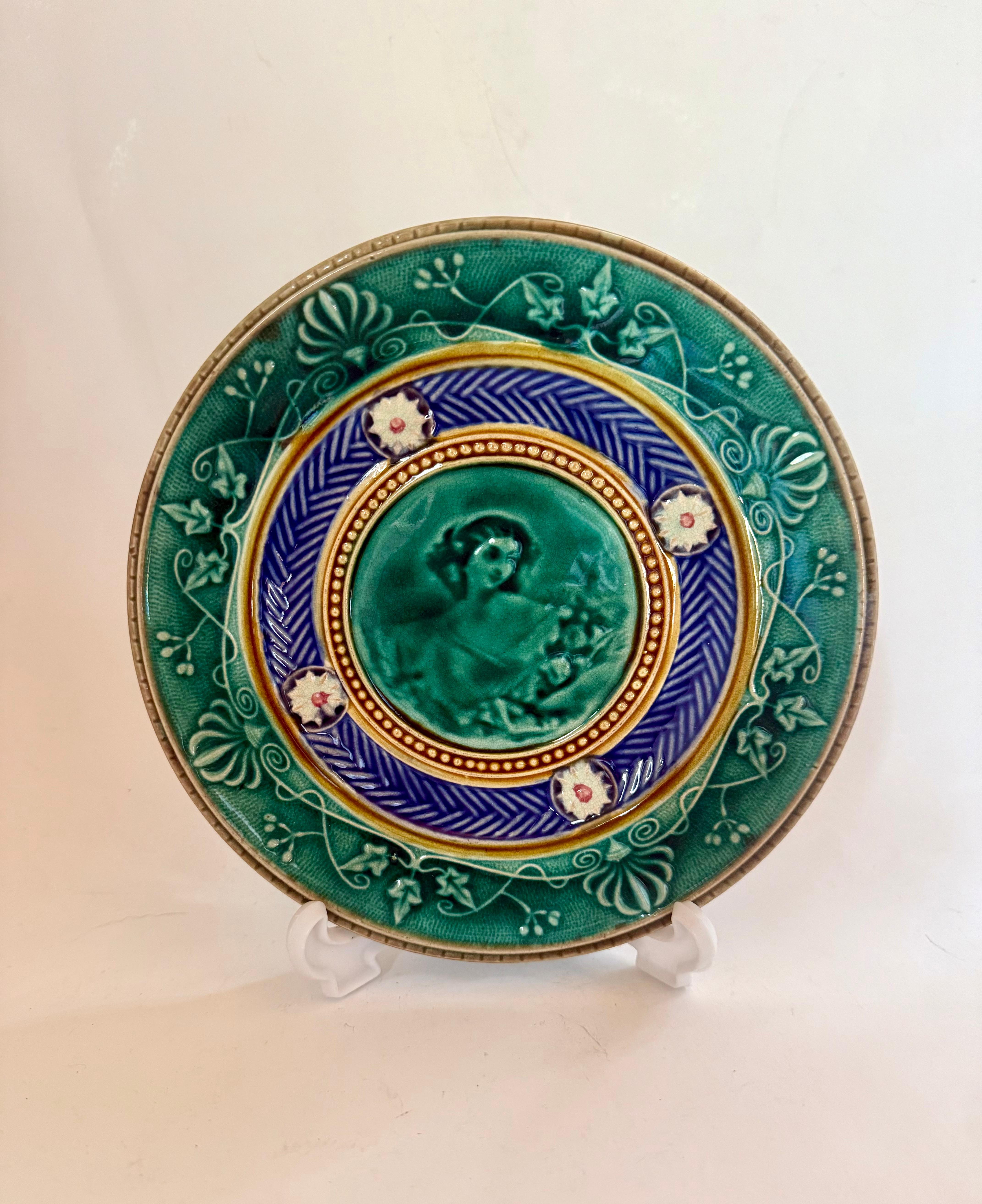 Vernissé Assiette en majolique ancienne du 19ème siècle Gustavsberg Suède en vente