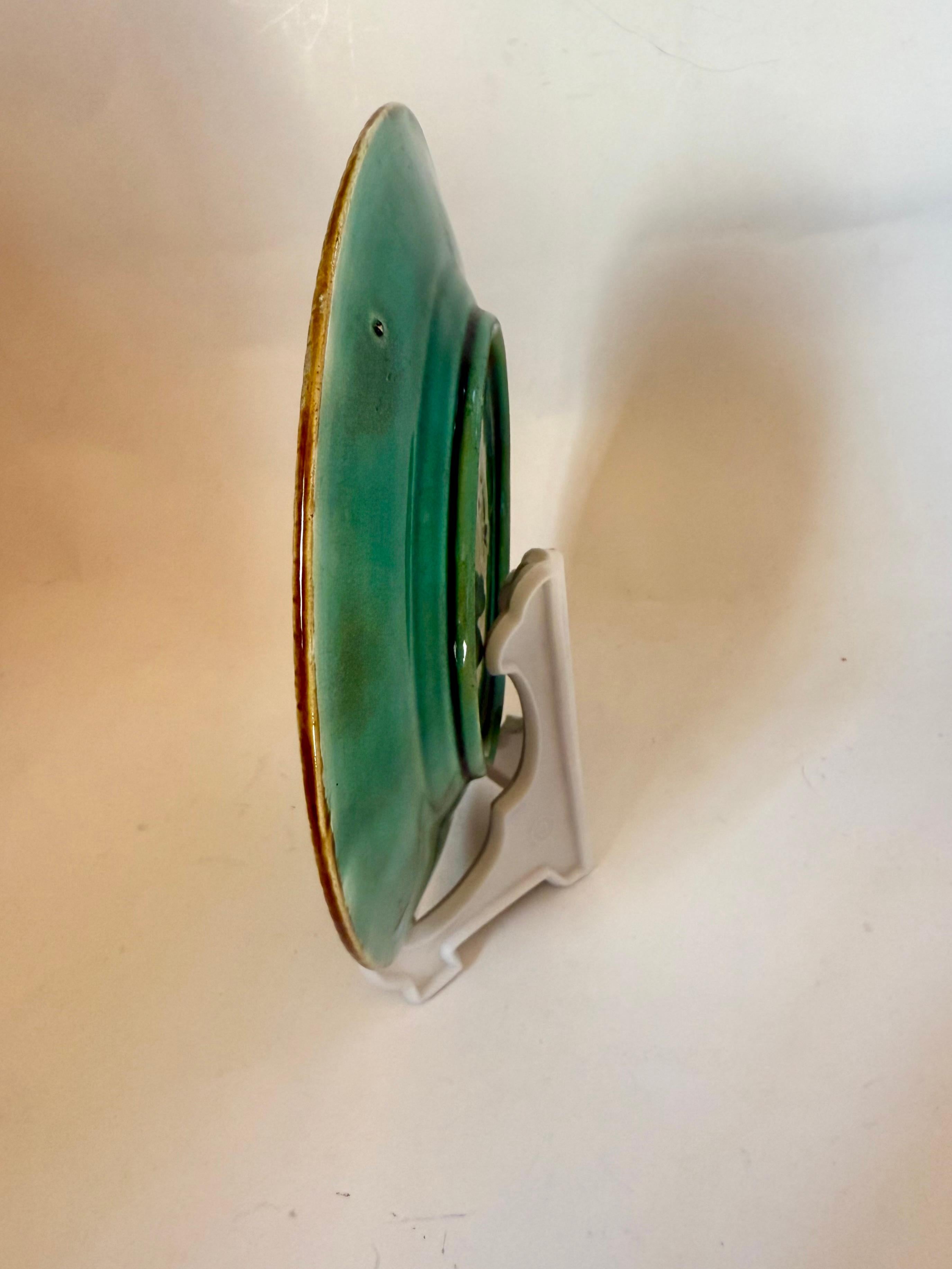 Vernissé Assiette en majolique ancienne du 19ème siècle Gustavsberg Suède en vente