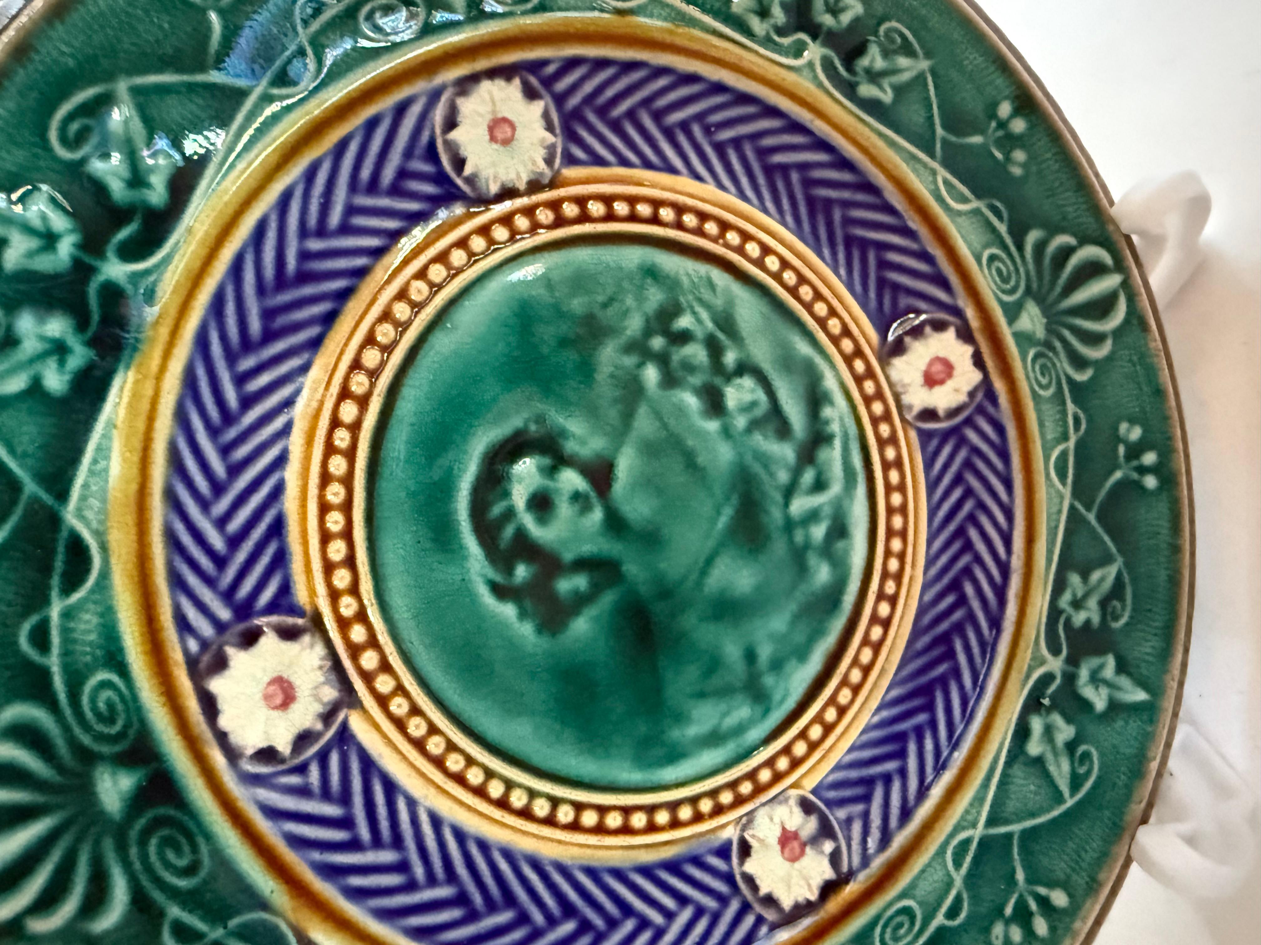 XIXe siècle Assiette en majolique ancienne du 19ème siècle Gustavsberg Suède en vente