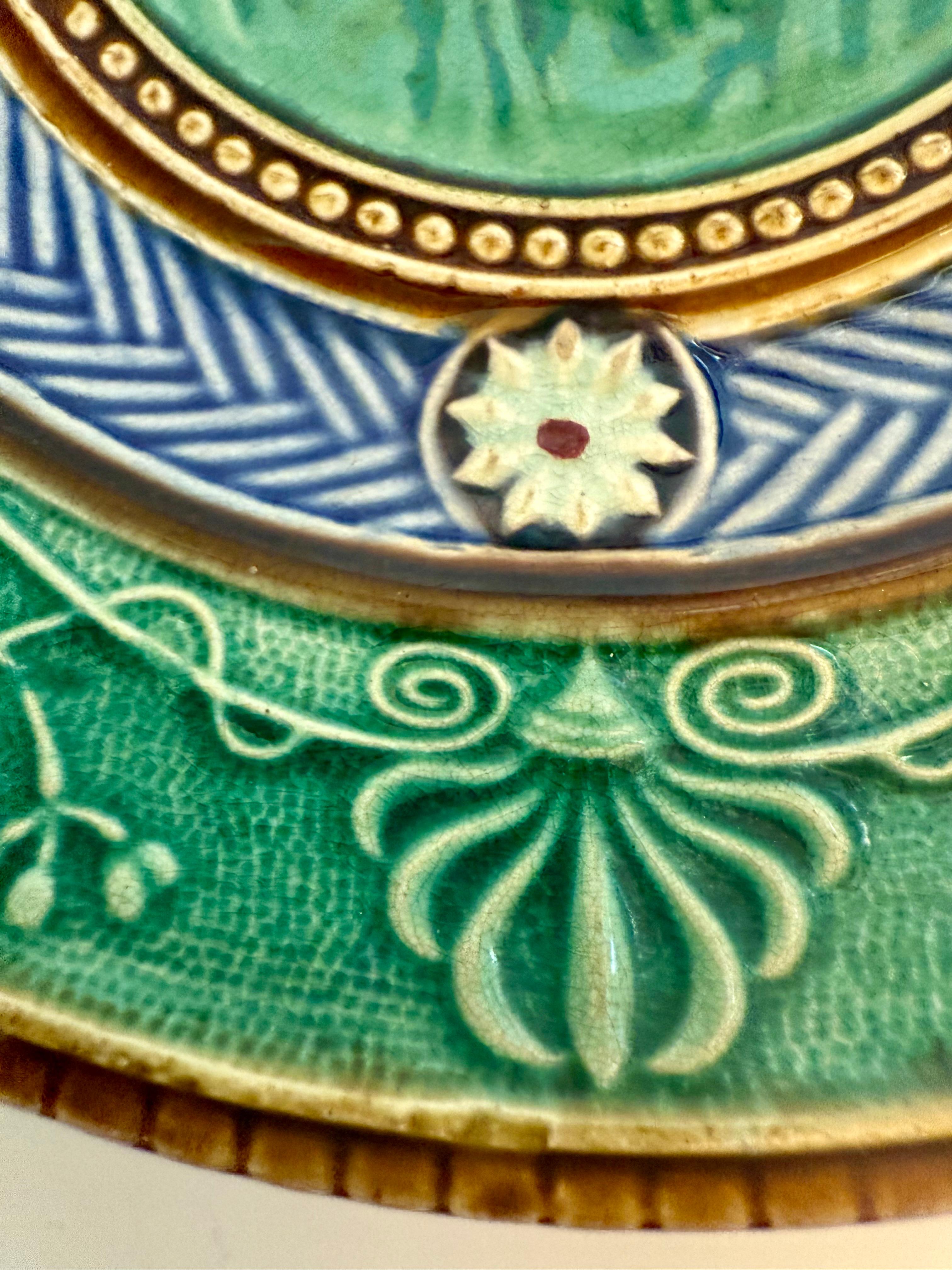 Assiette en majolique ancienne du 19ème siècle Gustavsberg Suède en vente 2