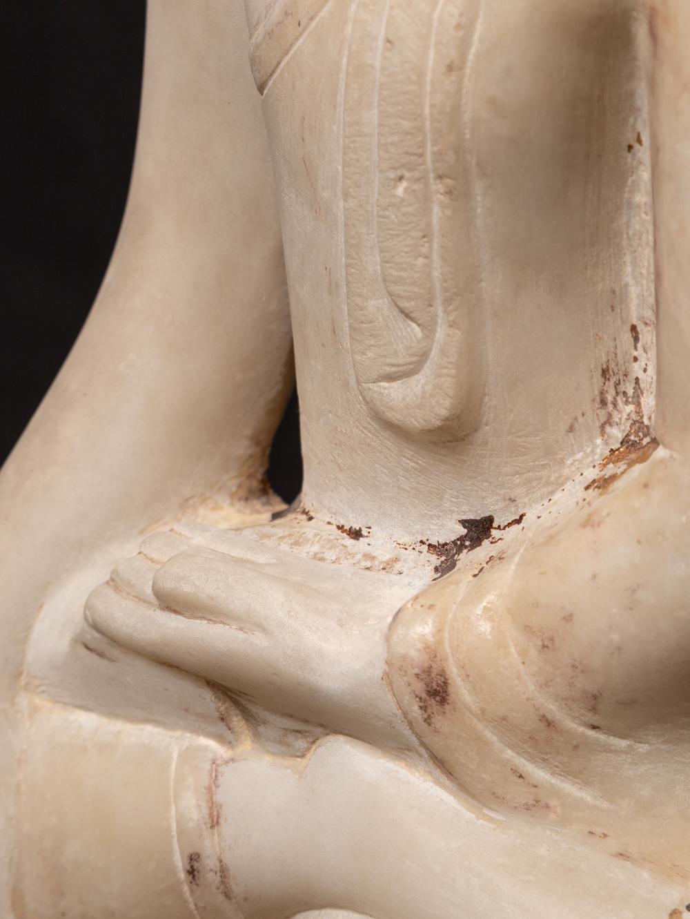 statue de Bouddha en marbre ancien du 19e siècle provenant de Birmanie, au Bhumisparsha Mudra en vente 6