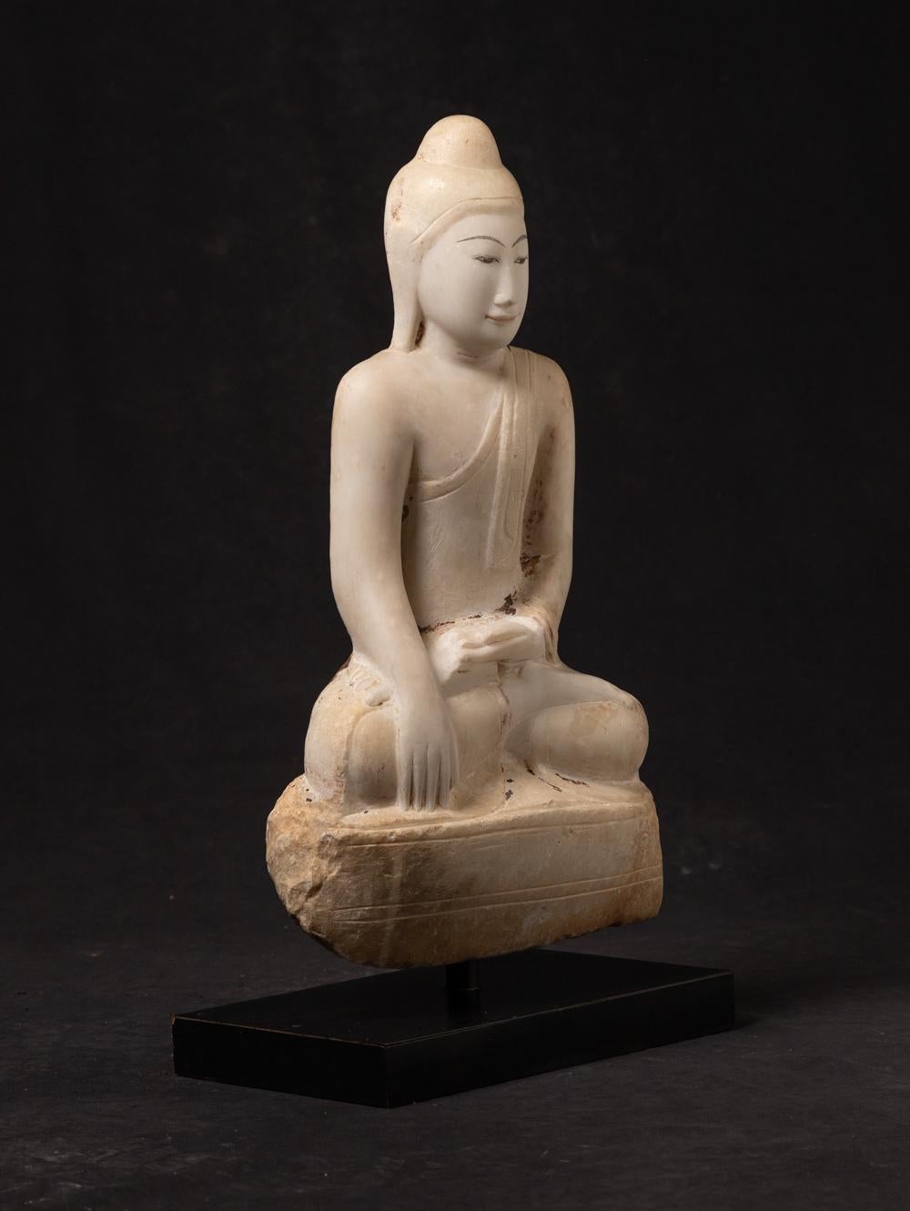 statue de Bouddha en marbre ancien du 19e siècle provenant de Birmanie, au Bhumisparsha Mudra en vente 12