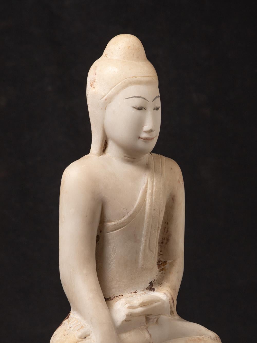 statue de Bouddha en marbre ancien du 19e siècle provenant de Birmanie, au Bhumisparsha Mudra en vente 13