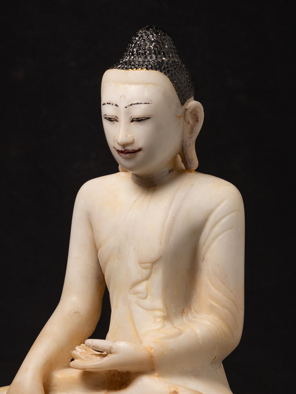 19th century Antique marble Buddha statue from Burma in Bhumisparsha Mudra In Good Condition For Sale In DEVENTER, NL