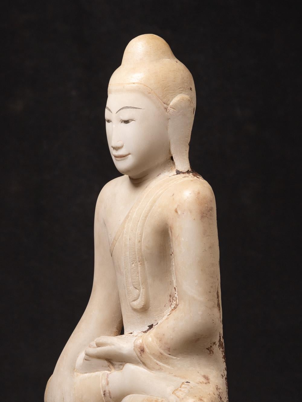 XIXe siècle statue de Bouddha en marbre ancien du 19e siècle provenant de Birmanie, au Bhumisparsha Mudra en vente