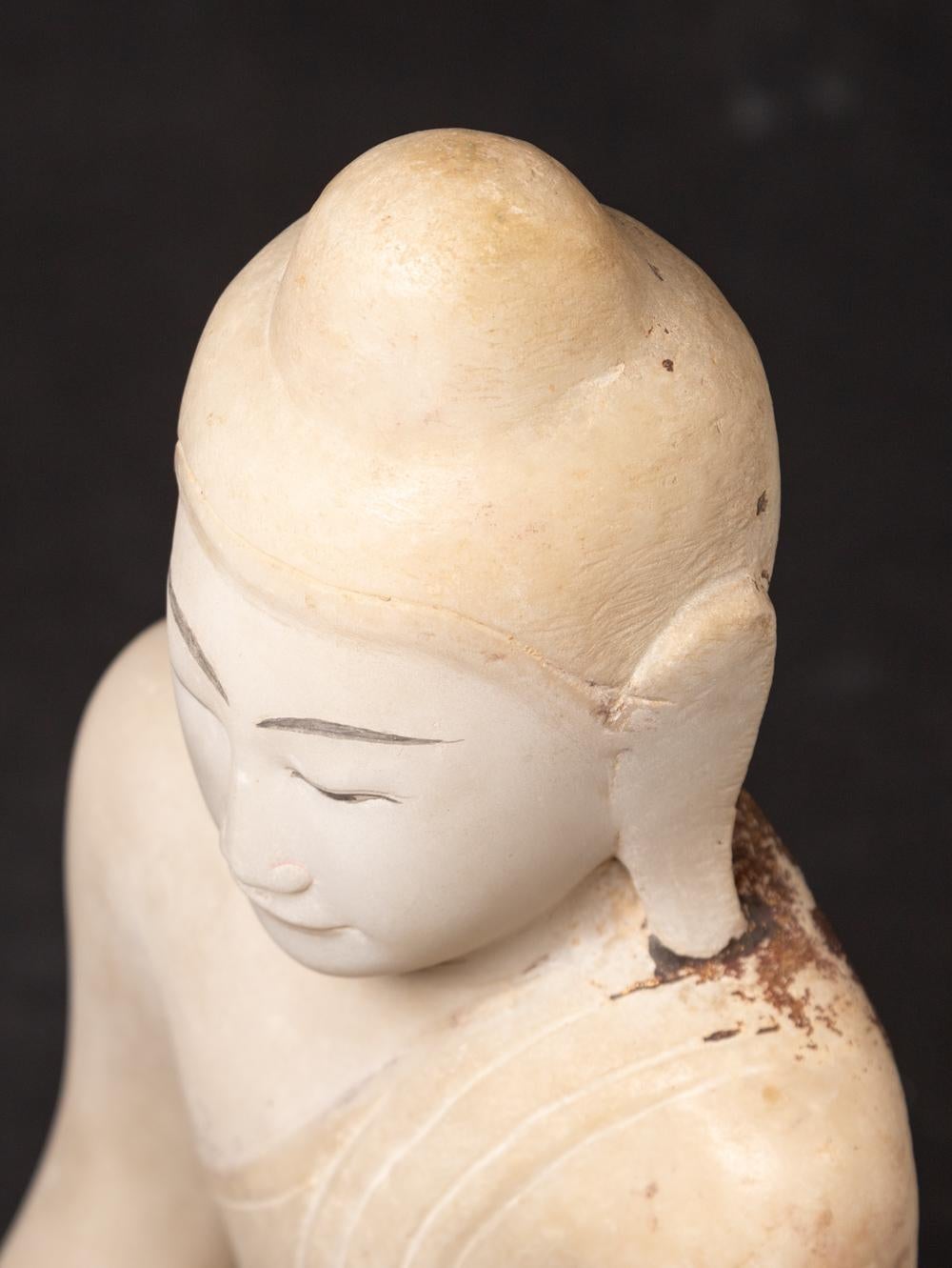 statue de Bouddha en marbre ancien du 19e siècle provenant de Birmanie, au Bhumisparsha Mudra en vente 2