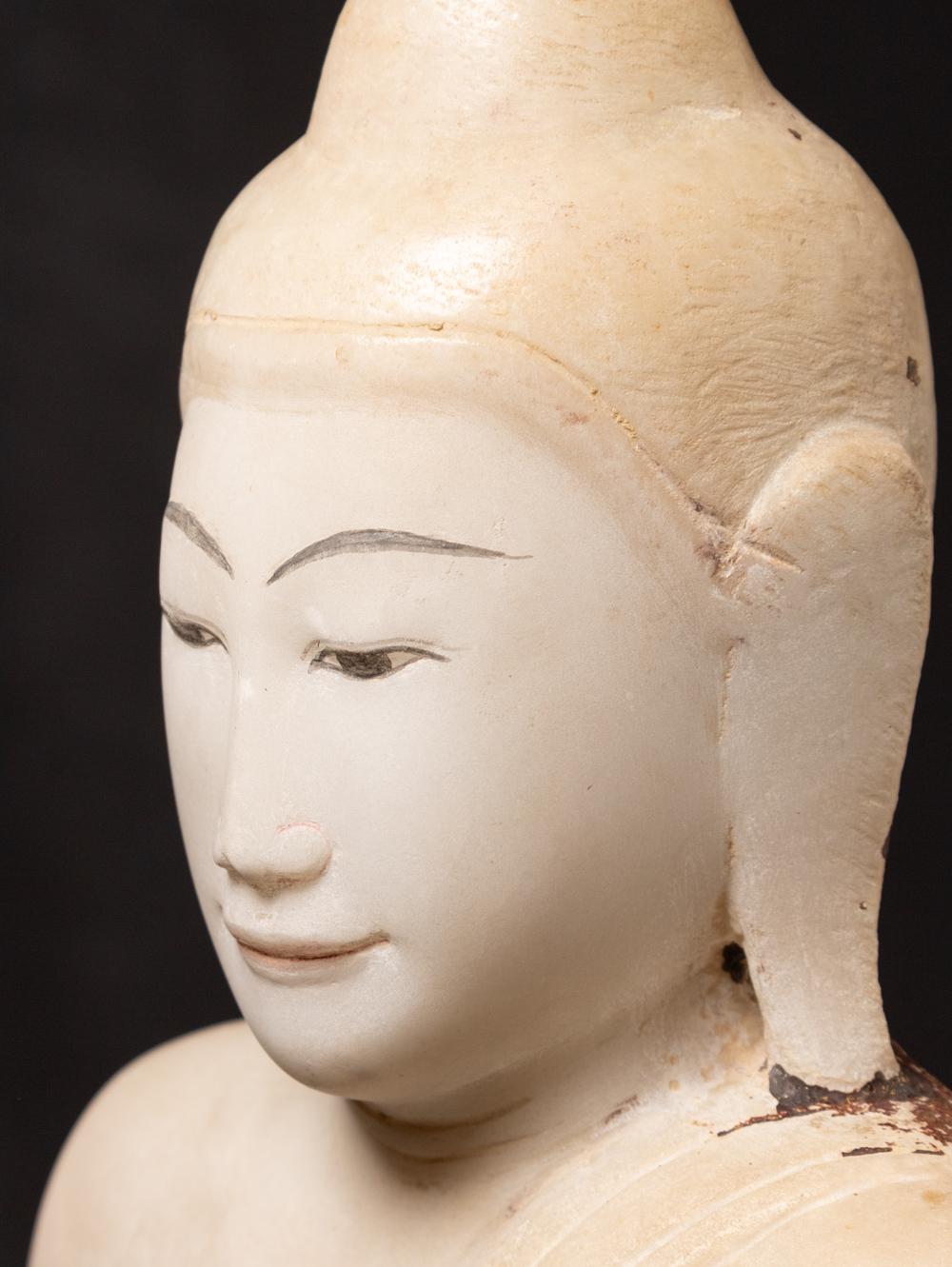 statue de Bouddha en marbre ancien du 19e siècle provenant de Birmanie, au Bhumisparsha Mudra en vente 3