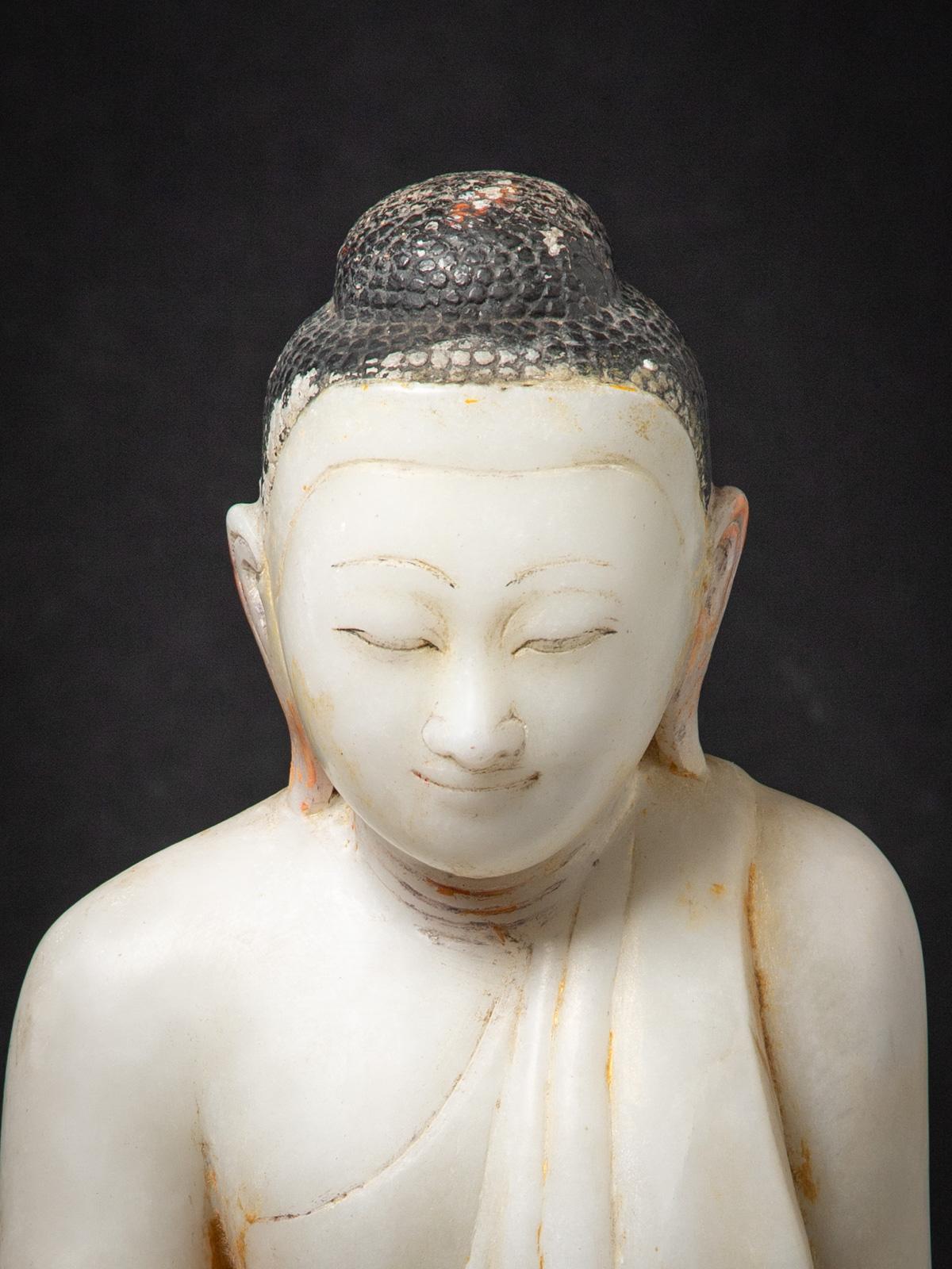 Birman statue de Bouddha birman Mandalay en marbre ancien du 19ème siècle en vente