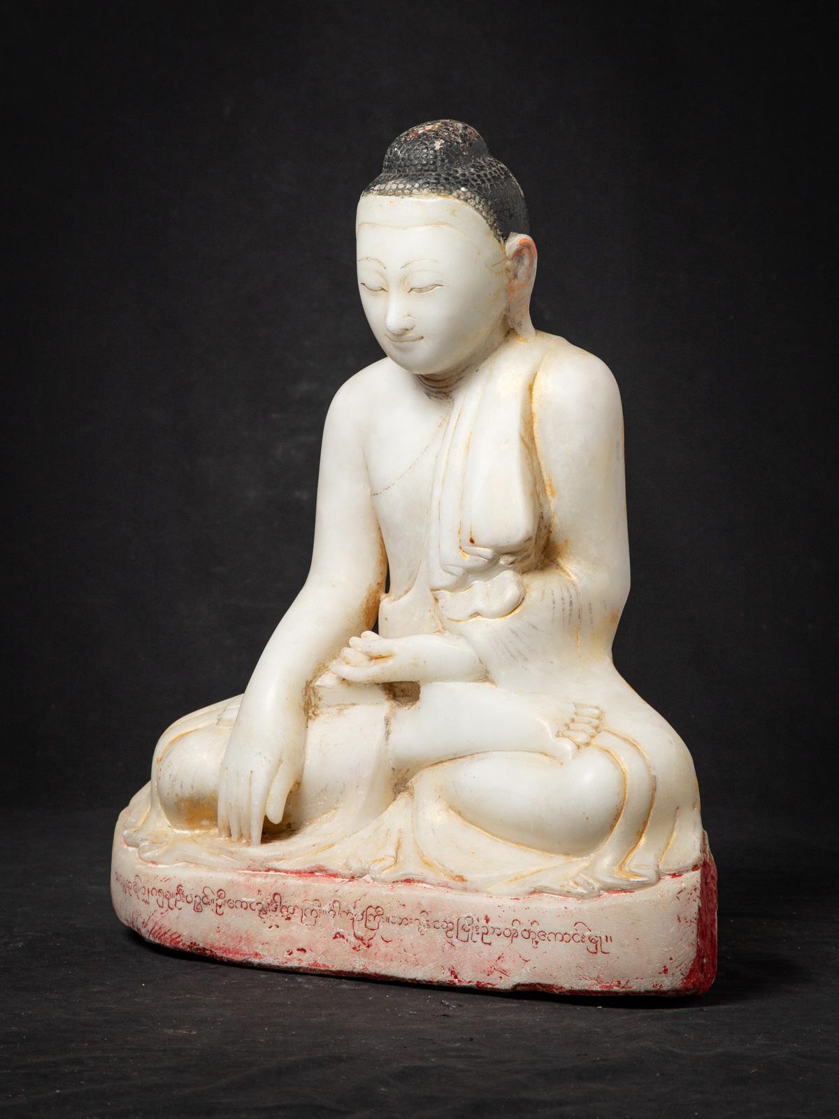 XIXe siècle statue de Bouddha birman Mandalay en marbre ancien du 19ème siècle en vente
