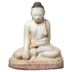 Antico Buddha birmano in marmo del XIX secolo proveniente dalla Birmania
