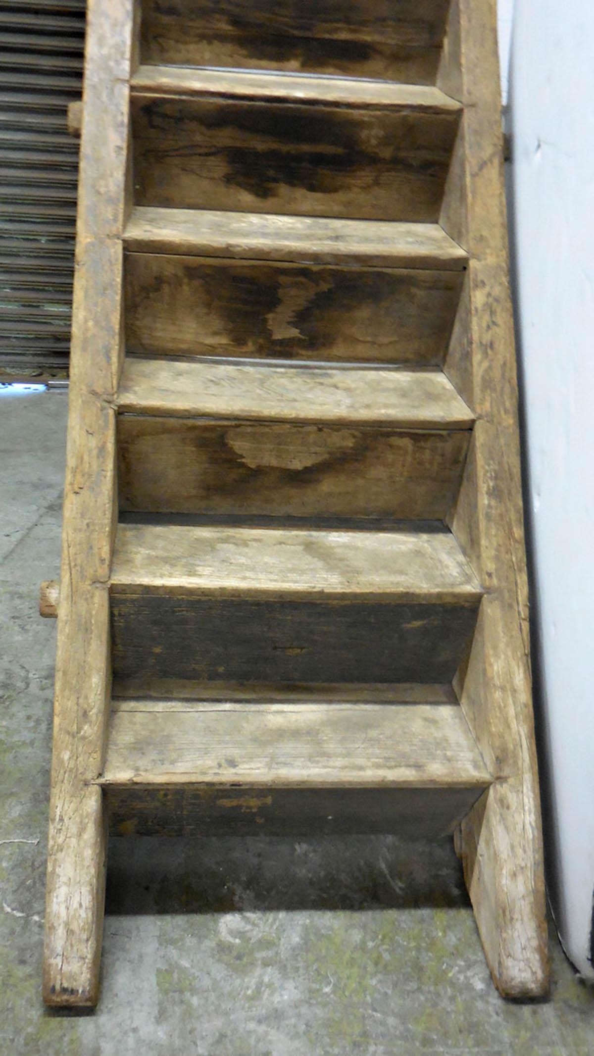 19th Century Antique Massive Elmwood Loft Ladder or Stairs In Good Condition In Los Angeles, CA