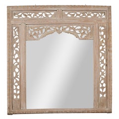 Antique Mirror del 19° secolo con cornice in legno intagliato