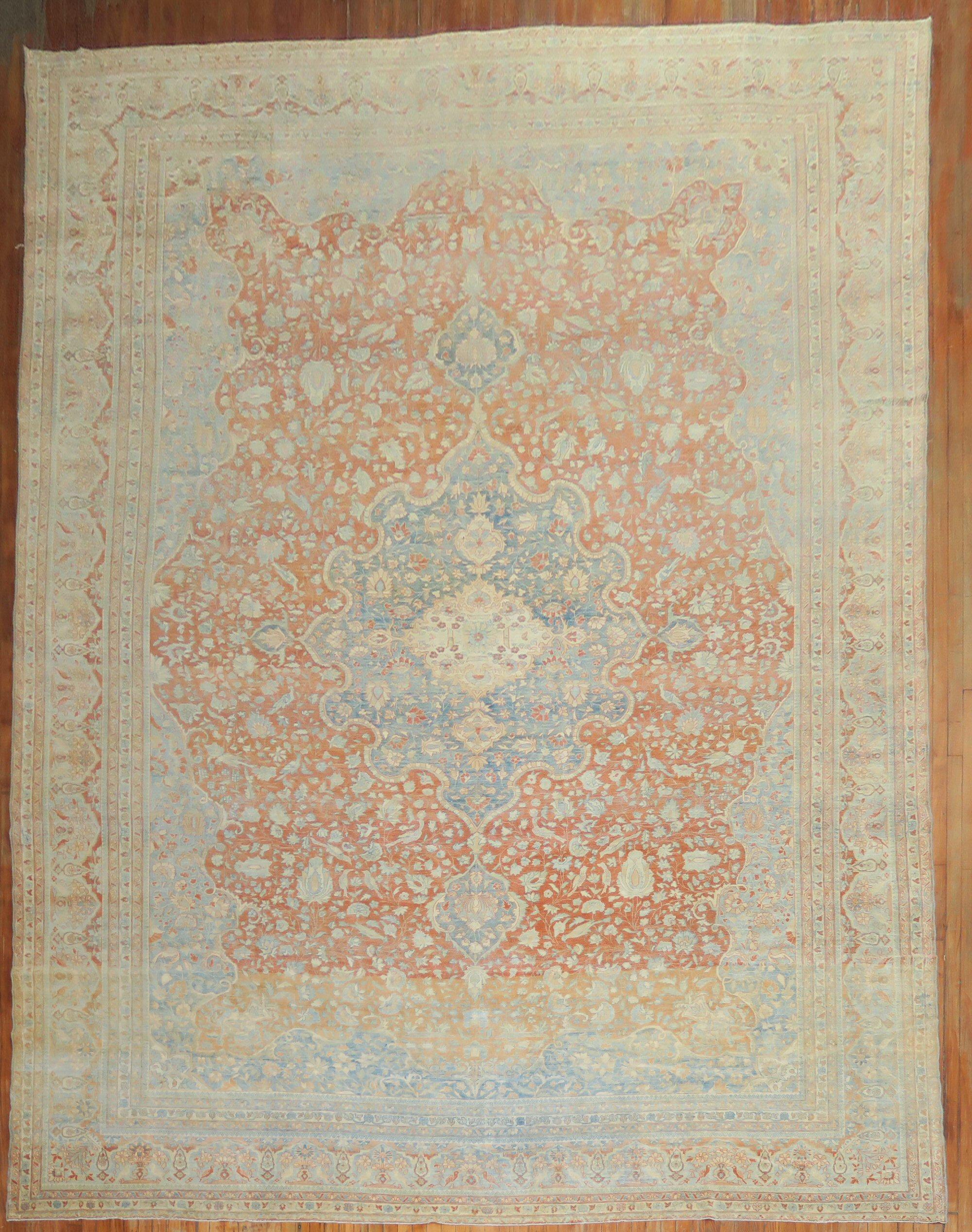 ein persischer Mohtasham Kashan aus dem späten 20. Jahrhundert in hübschen Orangetönen und Hellblau.

Einzelheiten
Teppich nein.	8554
Größe	12' x 17' 5