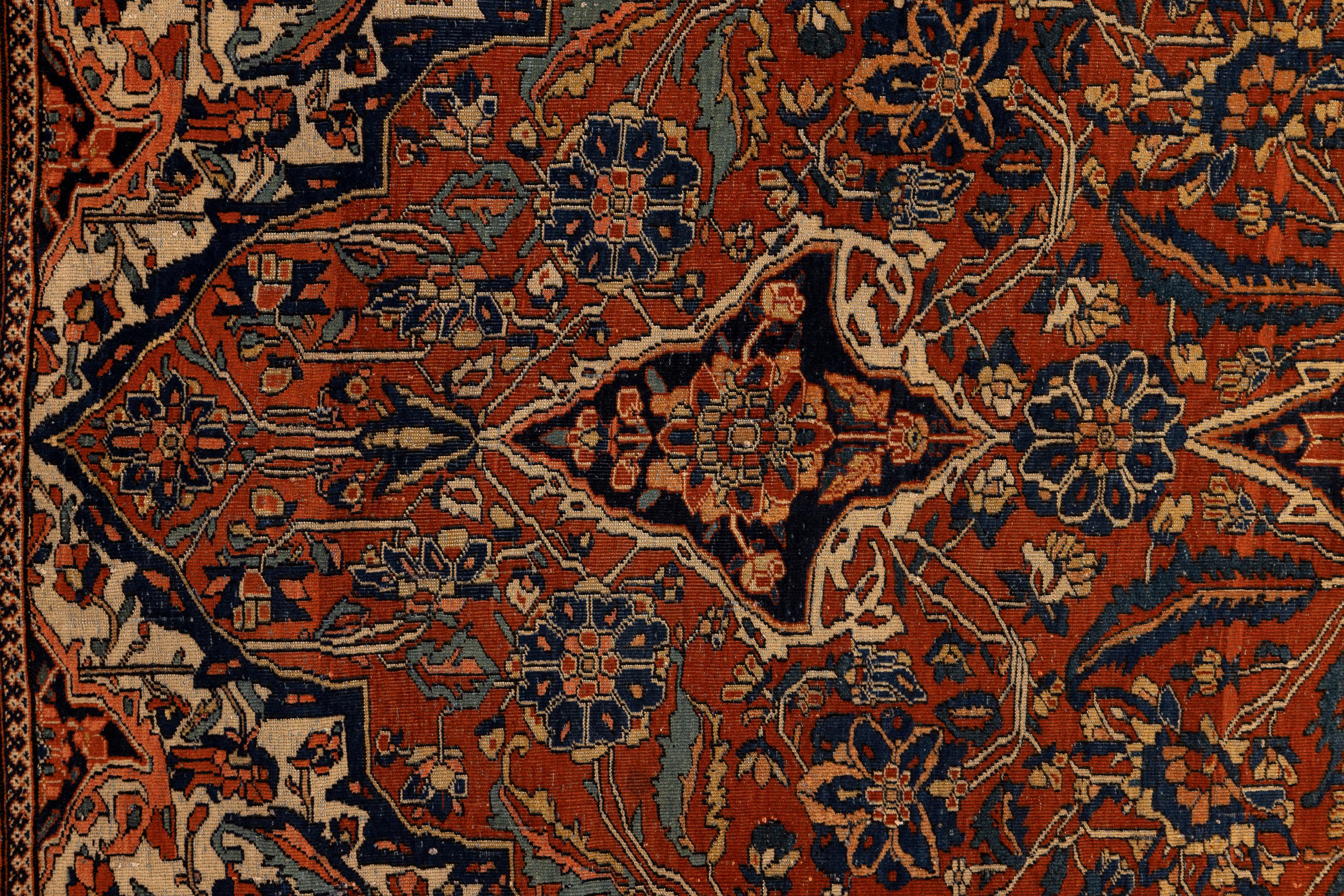 Alfombra antigua Mohtasham Kashan del siglo XIX en lana azul marino, óxido y marfil Anudado a mano en venta