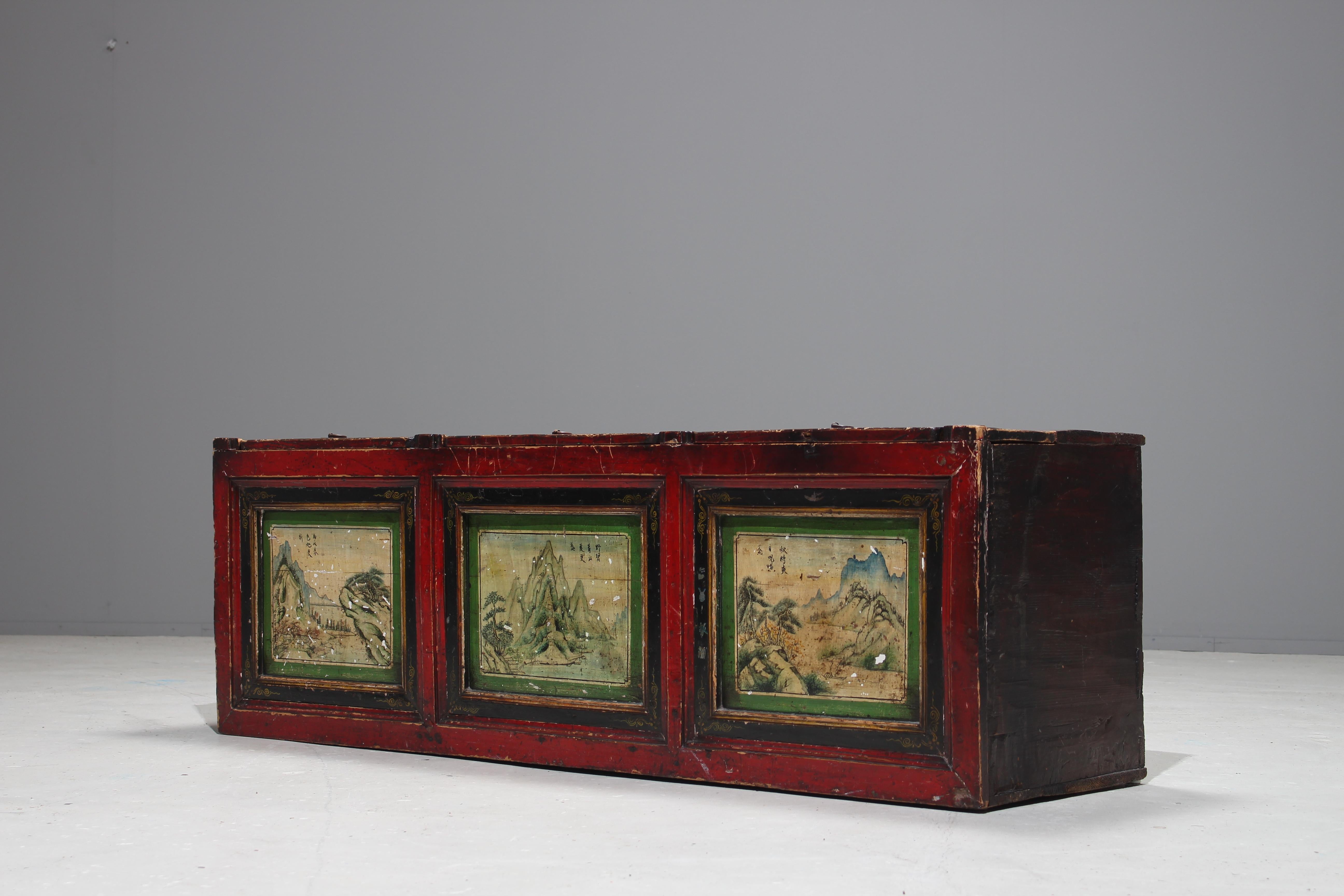Mindblowing hand painted Mongolian nomads chest from circa 1850.
A very rare one of a kind original oakwood piece of art and highly decorative.
The chest has three compartments and the brass handles are just lovely.
Very nice patina!