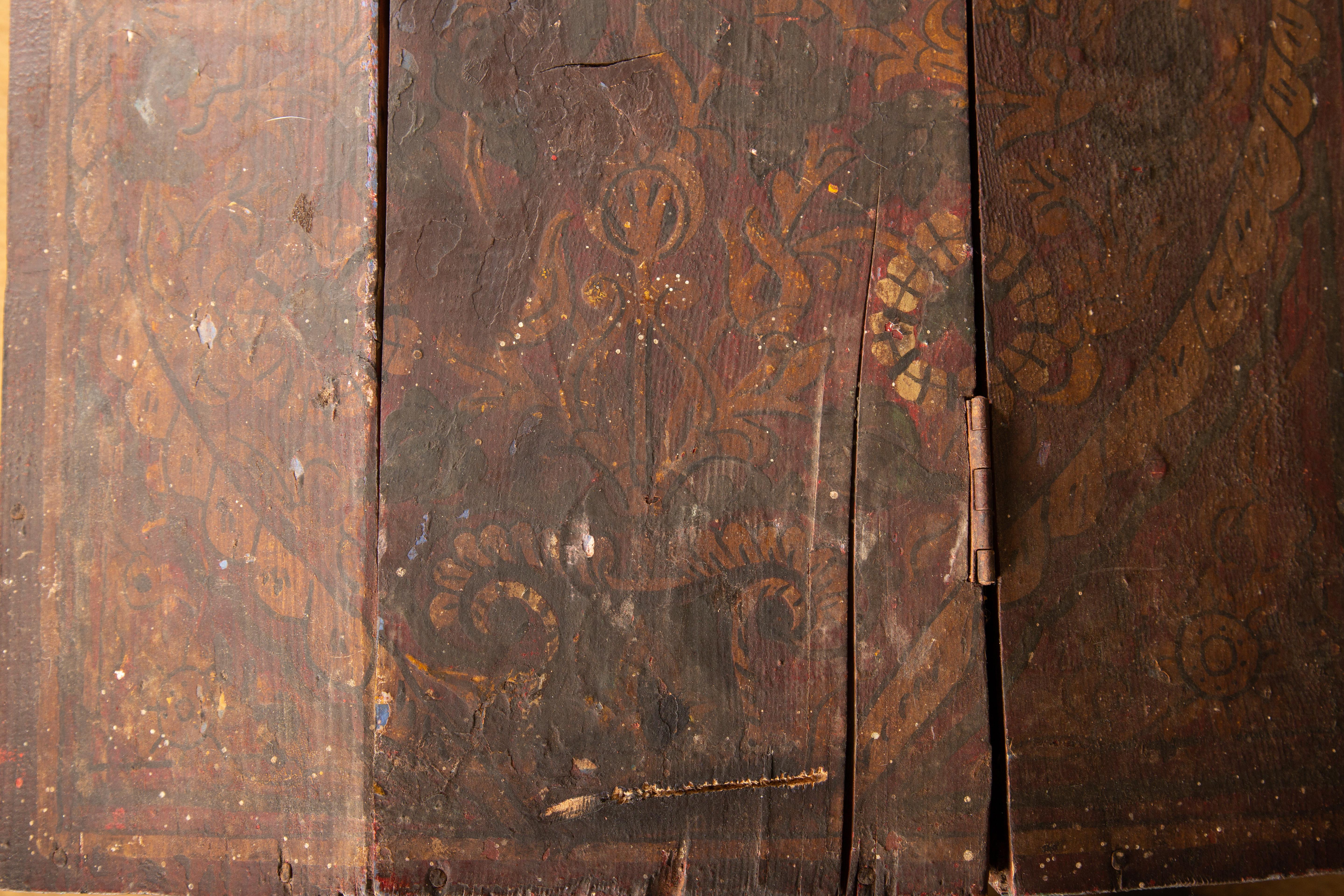 Antike marokkanische handbemalte Berbertruhe aus Holz, 19. Jahrhundert (Handbemalt) im Angebot