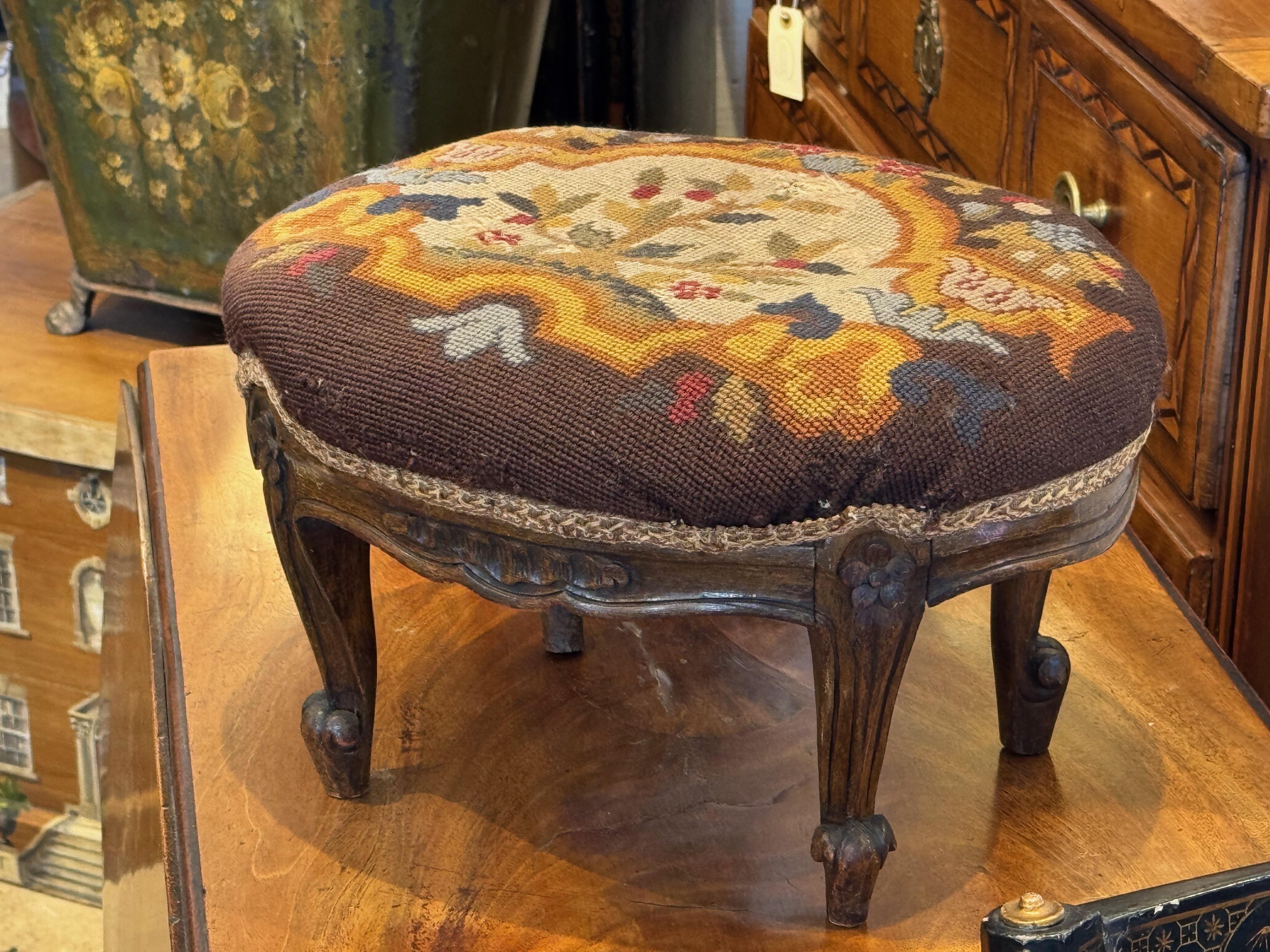 Français Tabouret à aiguilles ancien du 19e siècle en vente