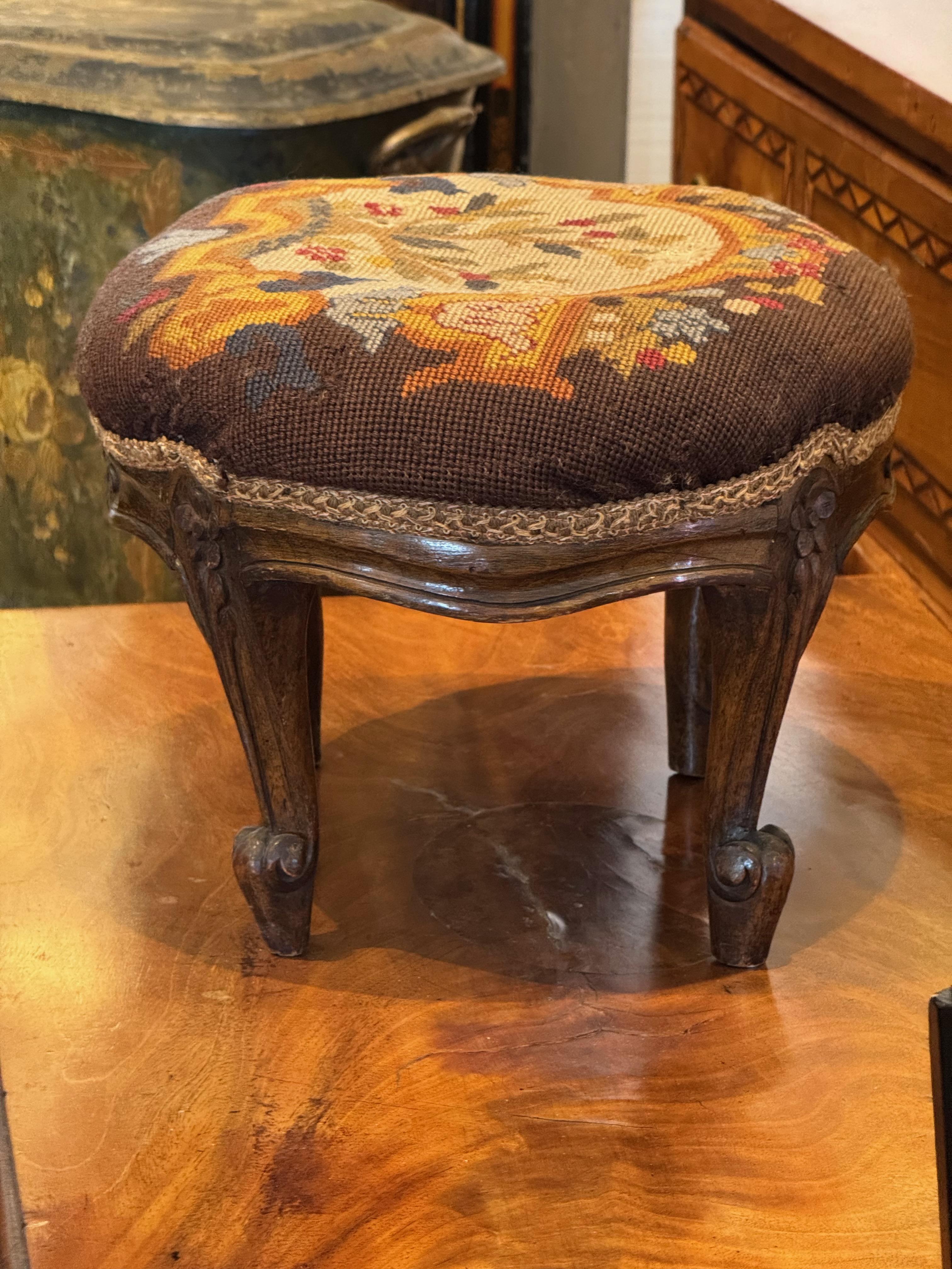 XIXe siècle Tabouret à aiguilles ancien du 19e siècle en vente
