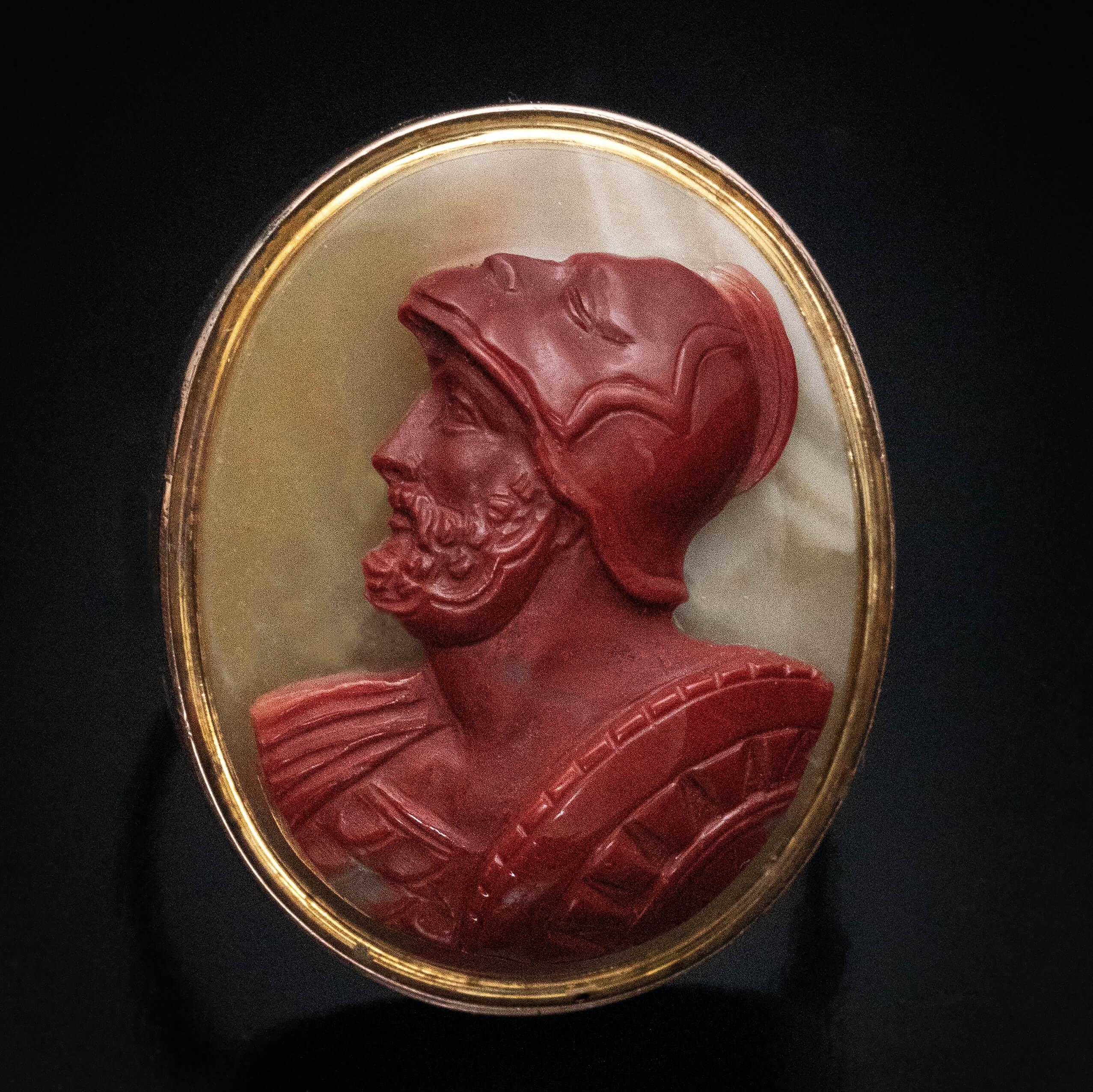 Taglio vecchia miniera Anello unisex in oro con cammeo in onice antico del XIX secolo Ref: 575019 in vendita
