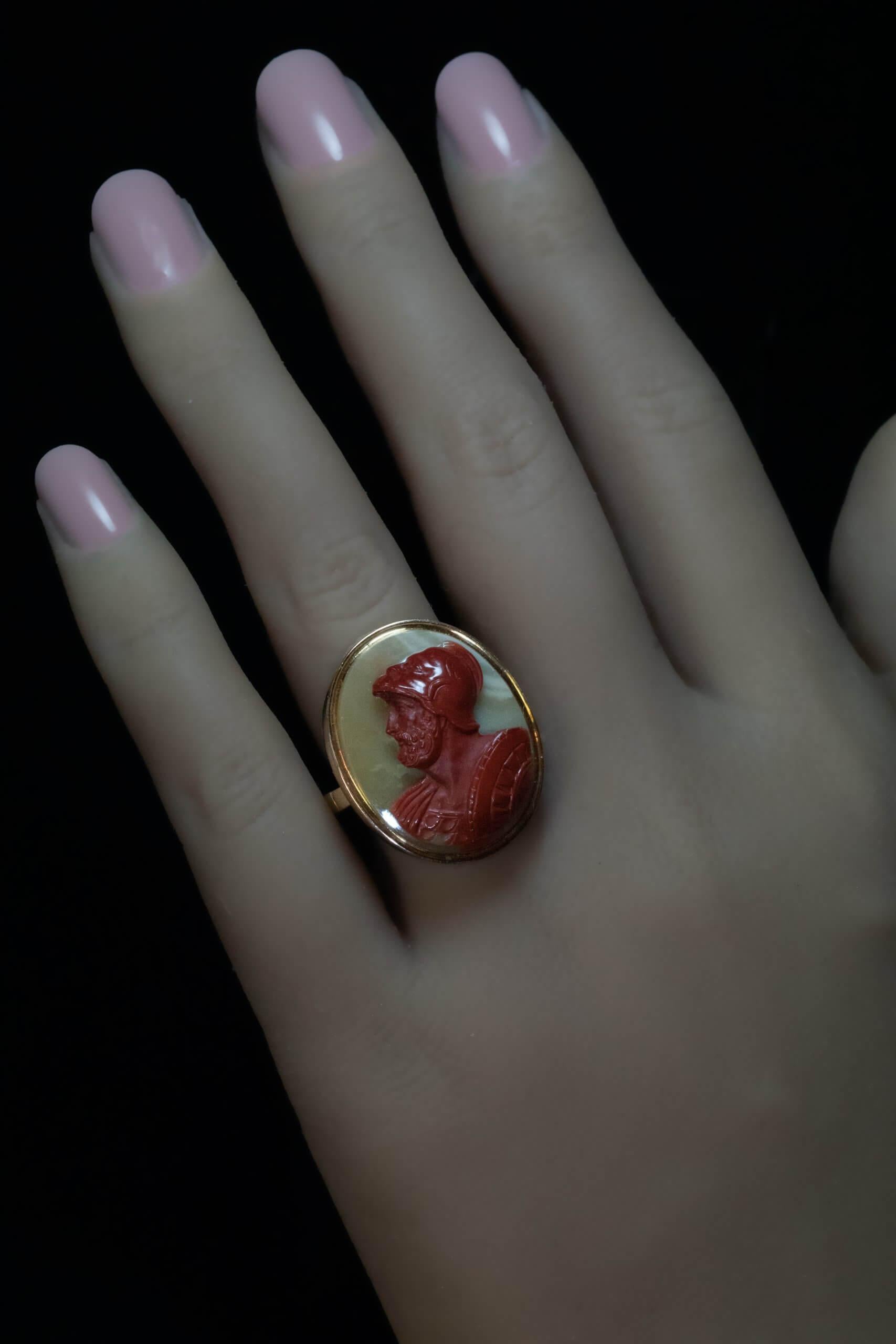 Anello unisex in oro con cammeo in onice antico del XIX secolo Ref: 575019 In condizioni ottime in vendita a Chicago, IL