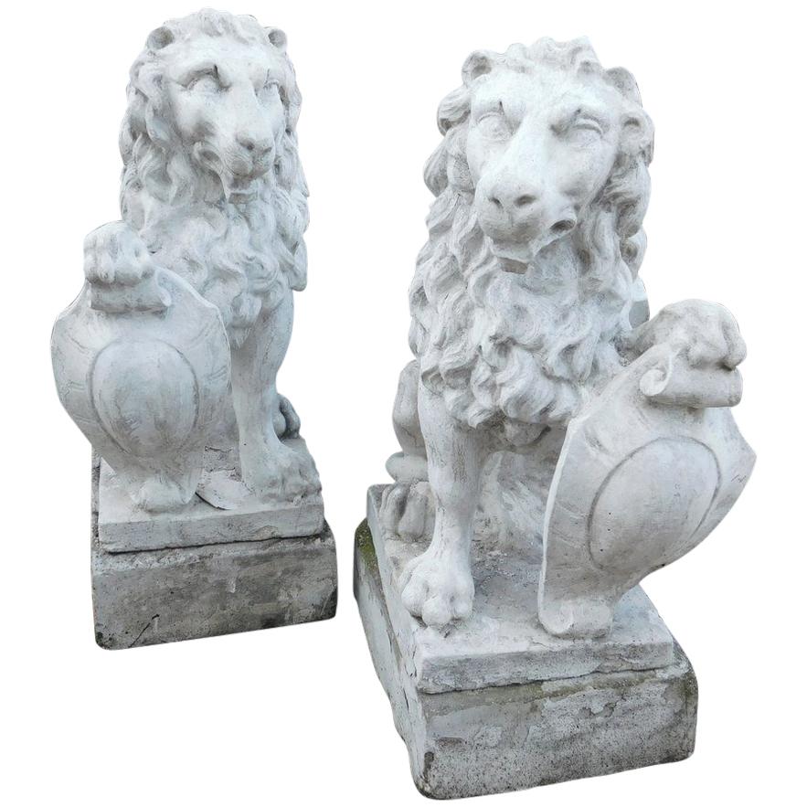 Siglo XIX Pareja antigua de leones de piedra artificial