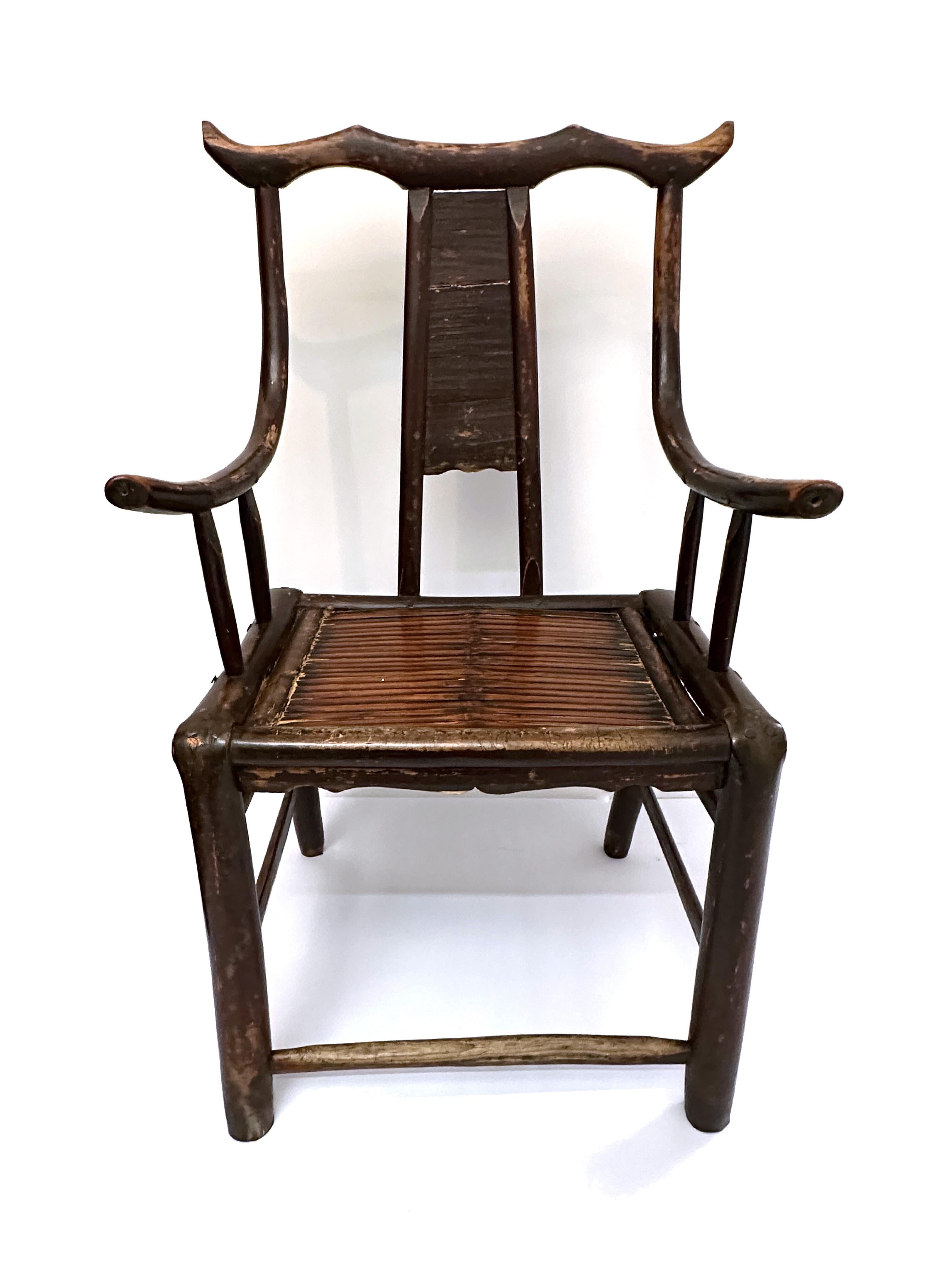 Bambou Paire d'anciens fauteuils chinois sculptés à la main du 19e siècle  en vente