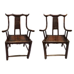 Paire d'anciens fauteuils chinois sculptés à la main du 19e siècle 