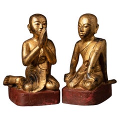 Antikes Paar burmesischer Monk-Statuen aus Holz in Namaskara Mudra aus dem 19. Jahrhundert