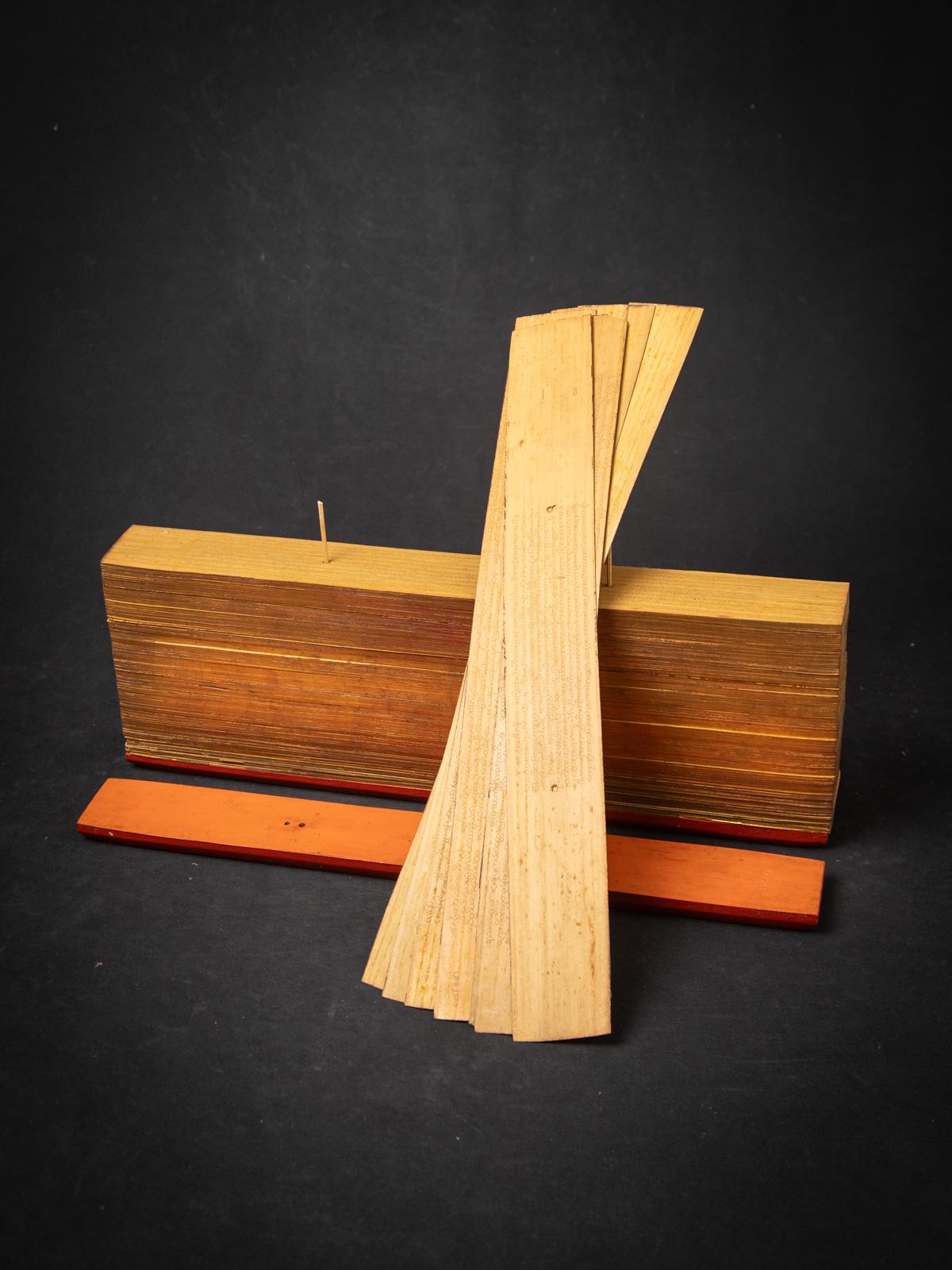 Livre de manuscrits antique du 19ème siècle en feuille de palmier de Birmanie Bon état - En vente à DEVENTER, NL