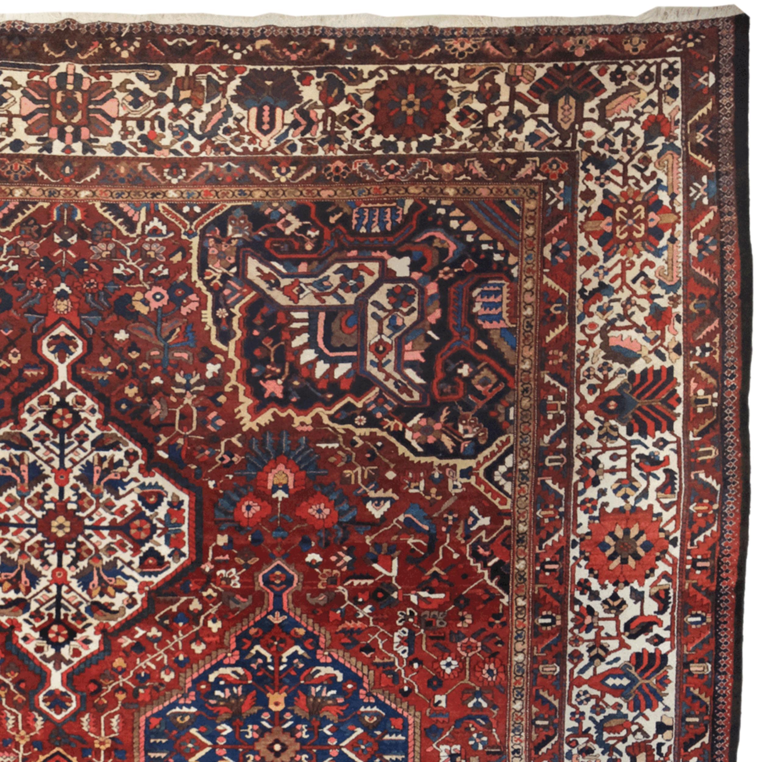 19th Century Antique Persian Bakhtiari Carpet In Good Condition For Sale In Sultanahmet, 34