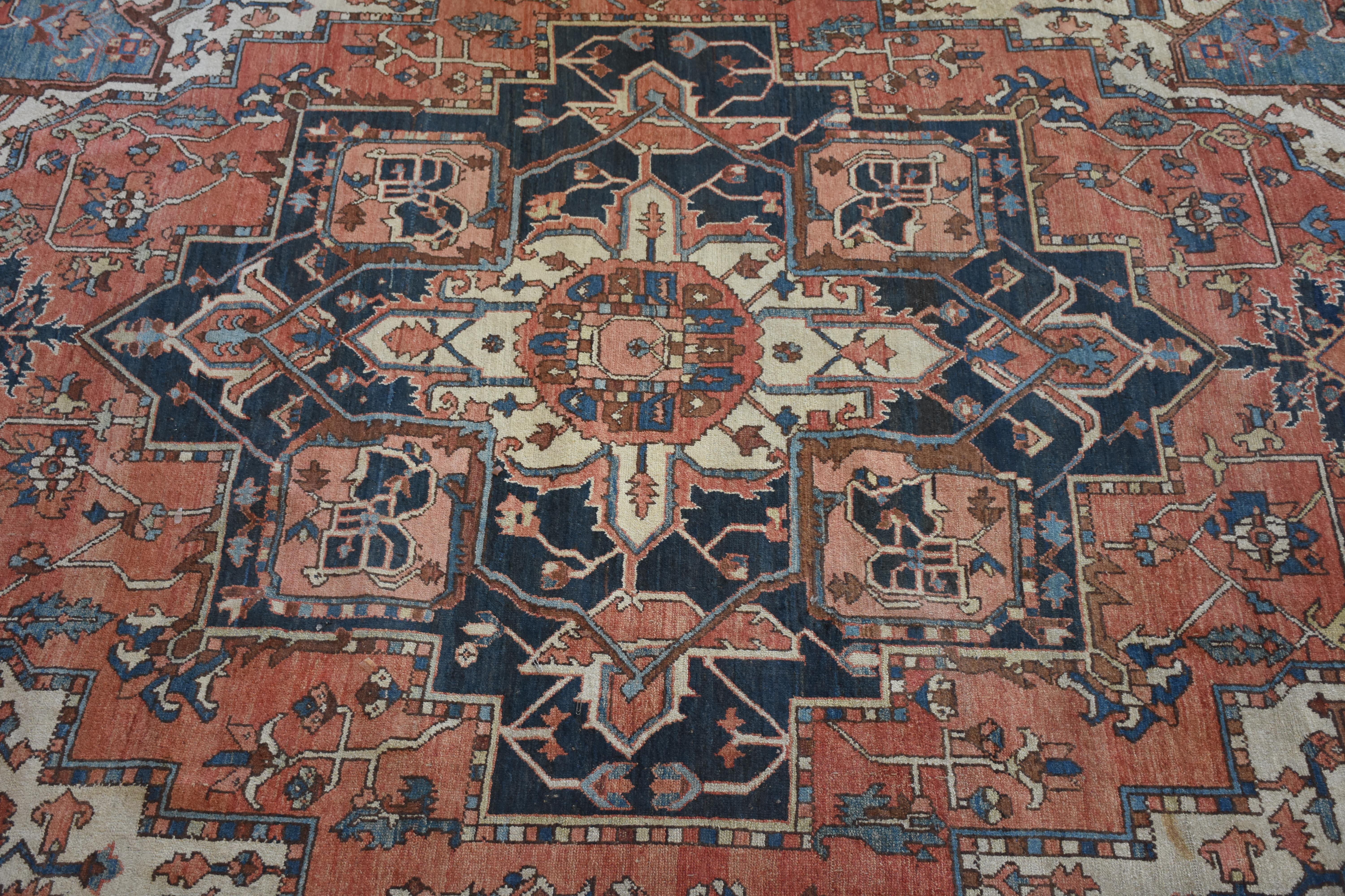 Alfombra Persa Heriz Antigua del Siglo XIX en Bueno estado para la venta en New York, NY